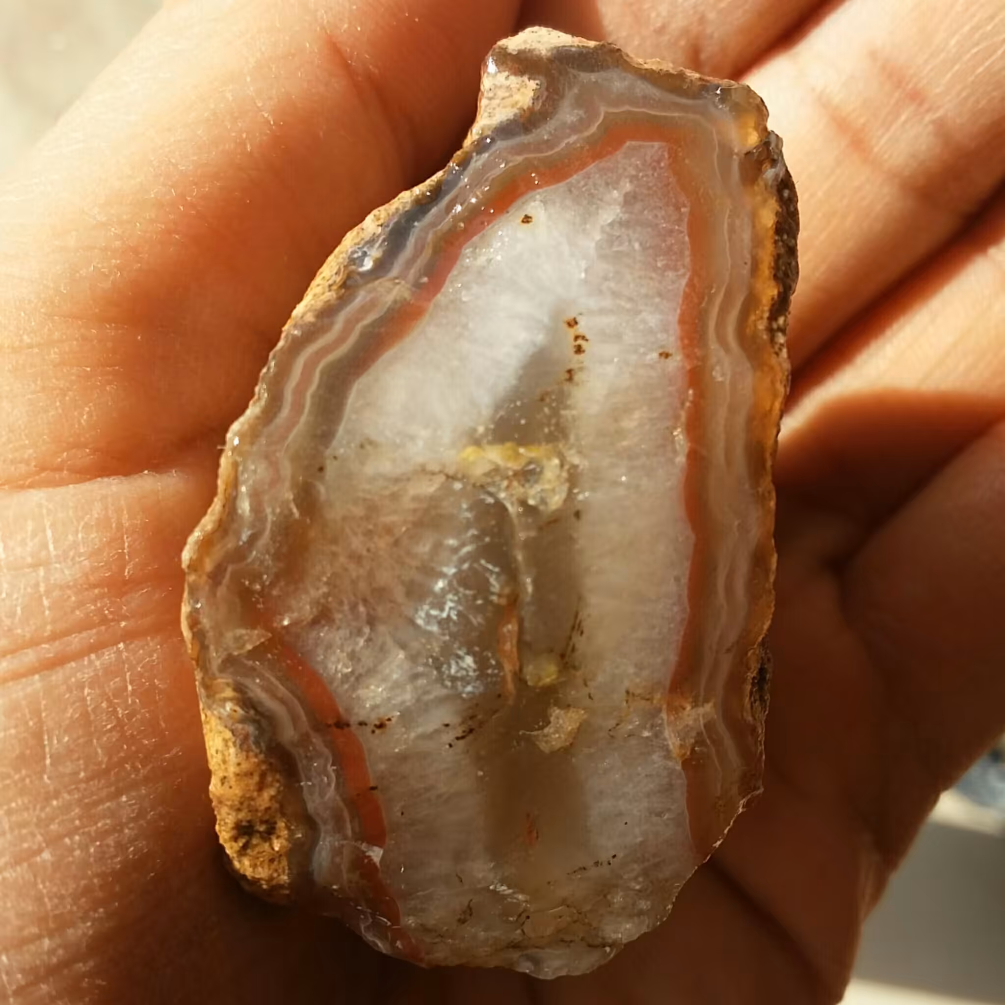 سنگ راف عقیق سلیمانی رنگی حاشیه سرخ 100 در 100 طبیعی شاهکار خلقت بی نظیر خاص