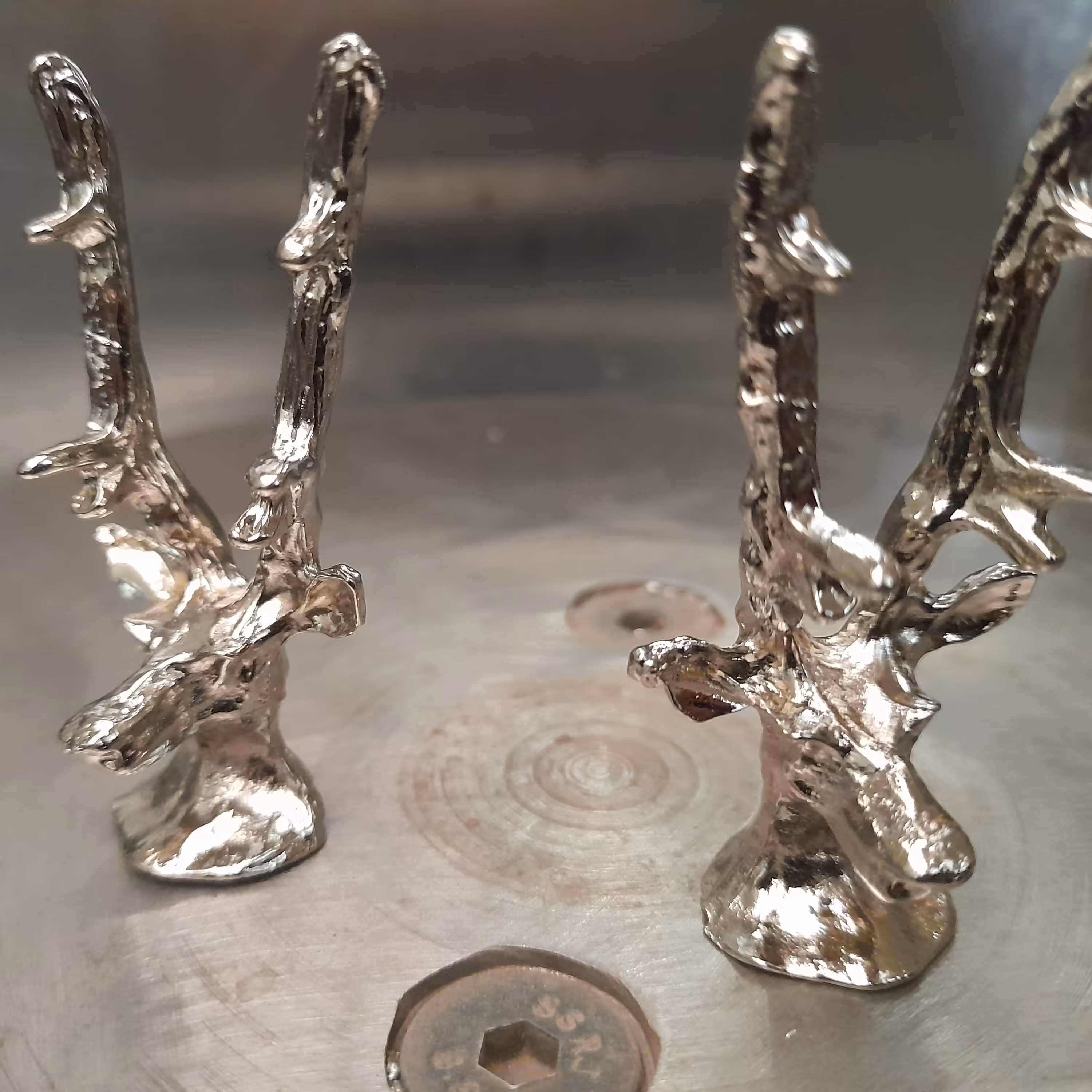 تولید وریخته گری .انواع گوزن .سرگوزن .پایه انتیک .برنزی .طلایی و.....