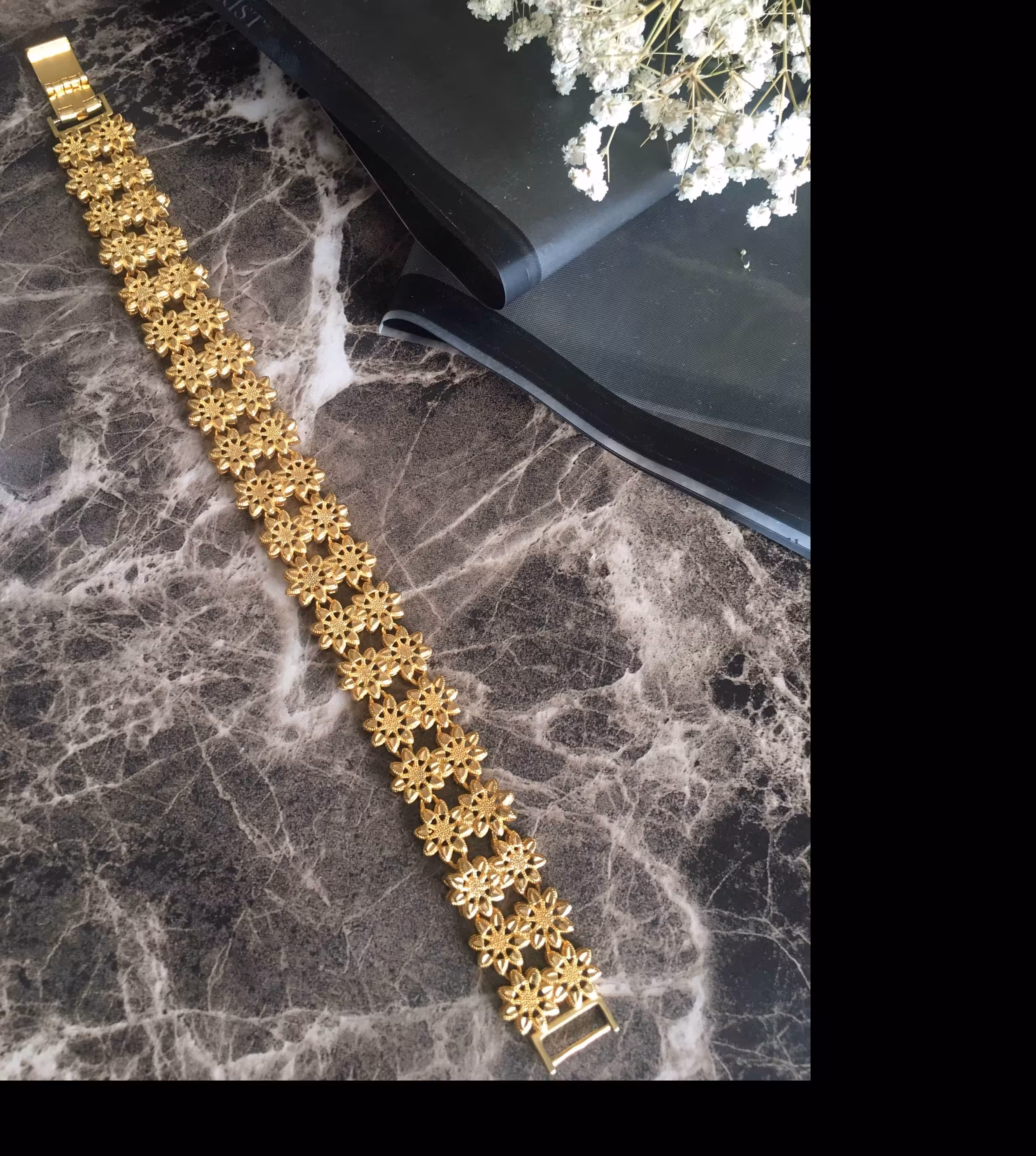 دستبند طلایی رنگ ثابت قابل تنظیم برای مچ دست 