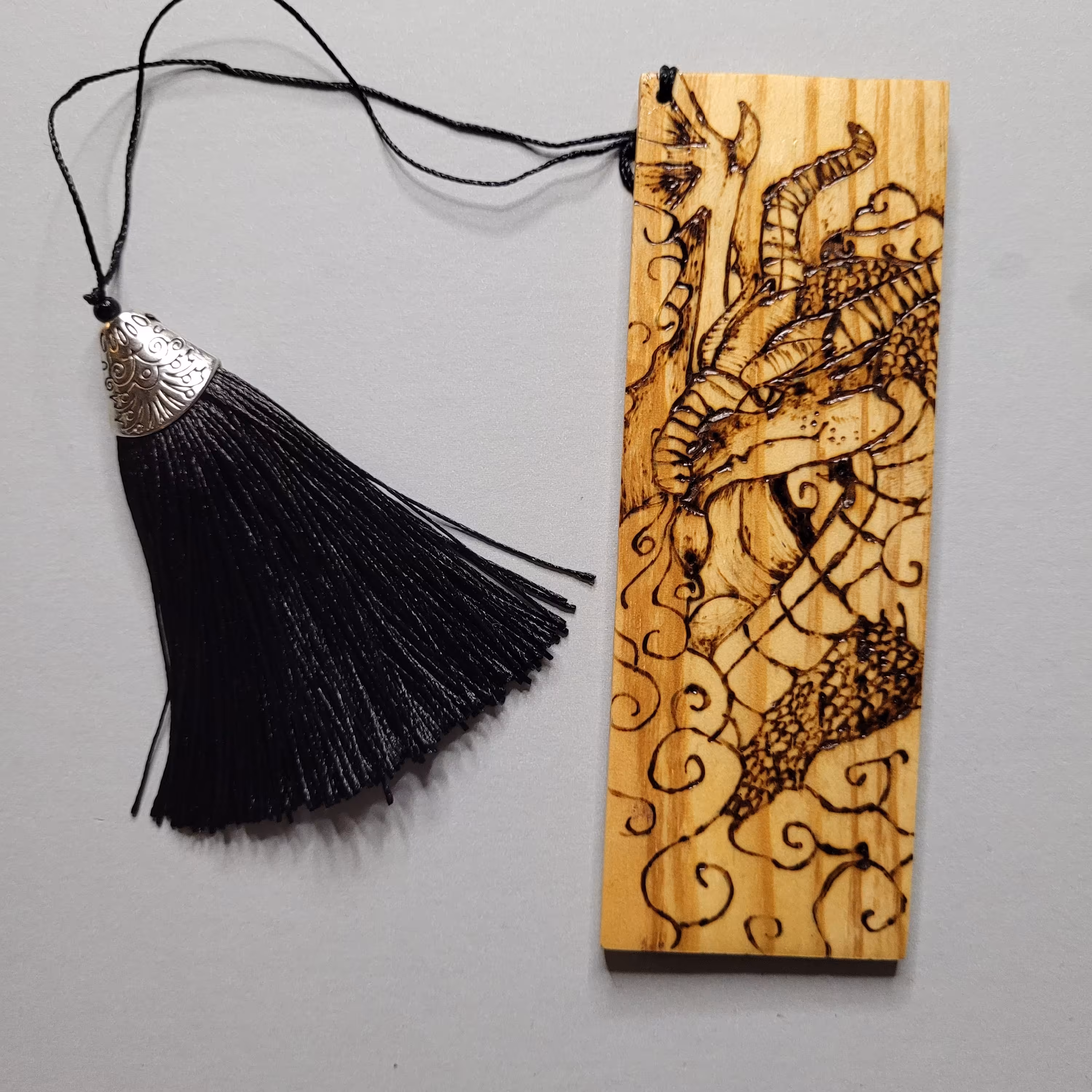 بوکمارک طرح اژدها2 سوختنگاری چوبی دستساز چوبی گالری  