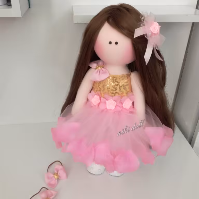 عروسک رز صورتی