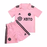 کیت اول بچه گانه اینترمیامی 2024 ست پیراهن و شورت با لوگوی دوختی و تایلندی