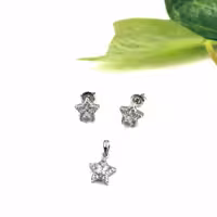 نیمست دخترانه نقره ستاره با نگین های اتمی ظریف و زیبا،بدون زنجیر وزن 2.28گرم