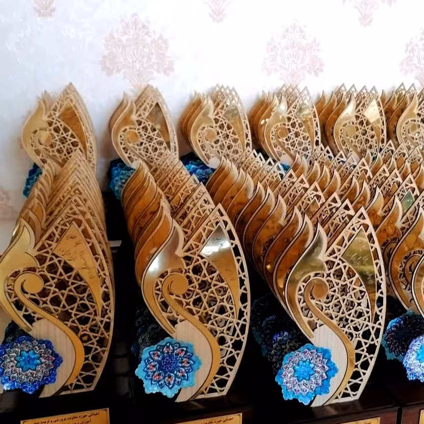 تندیس به همراه بشقاب 8سانتی