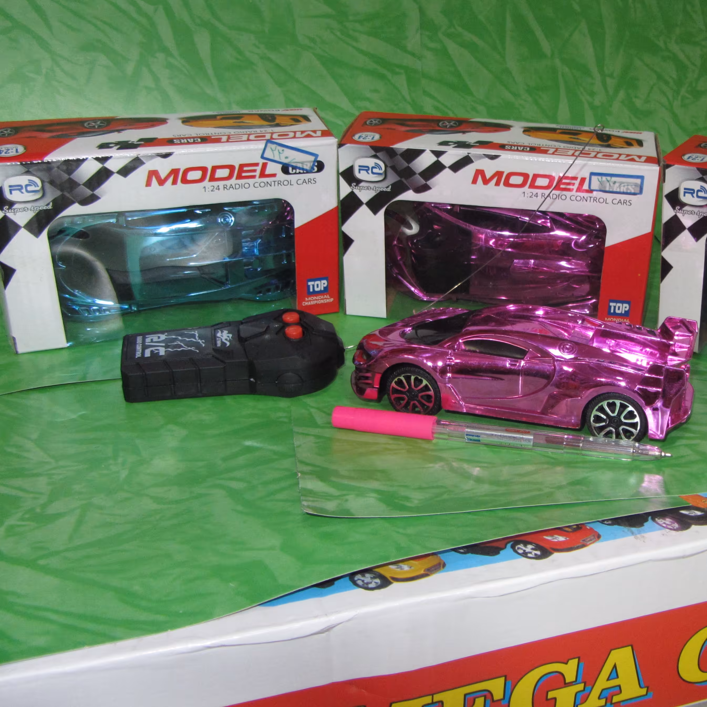 اسباب بازی ماشین کنترلی کوچک 