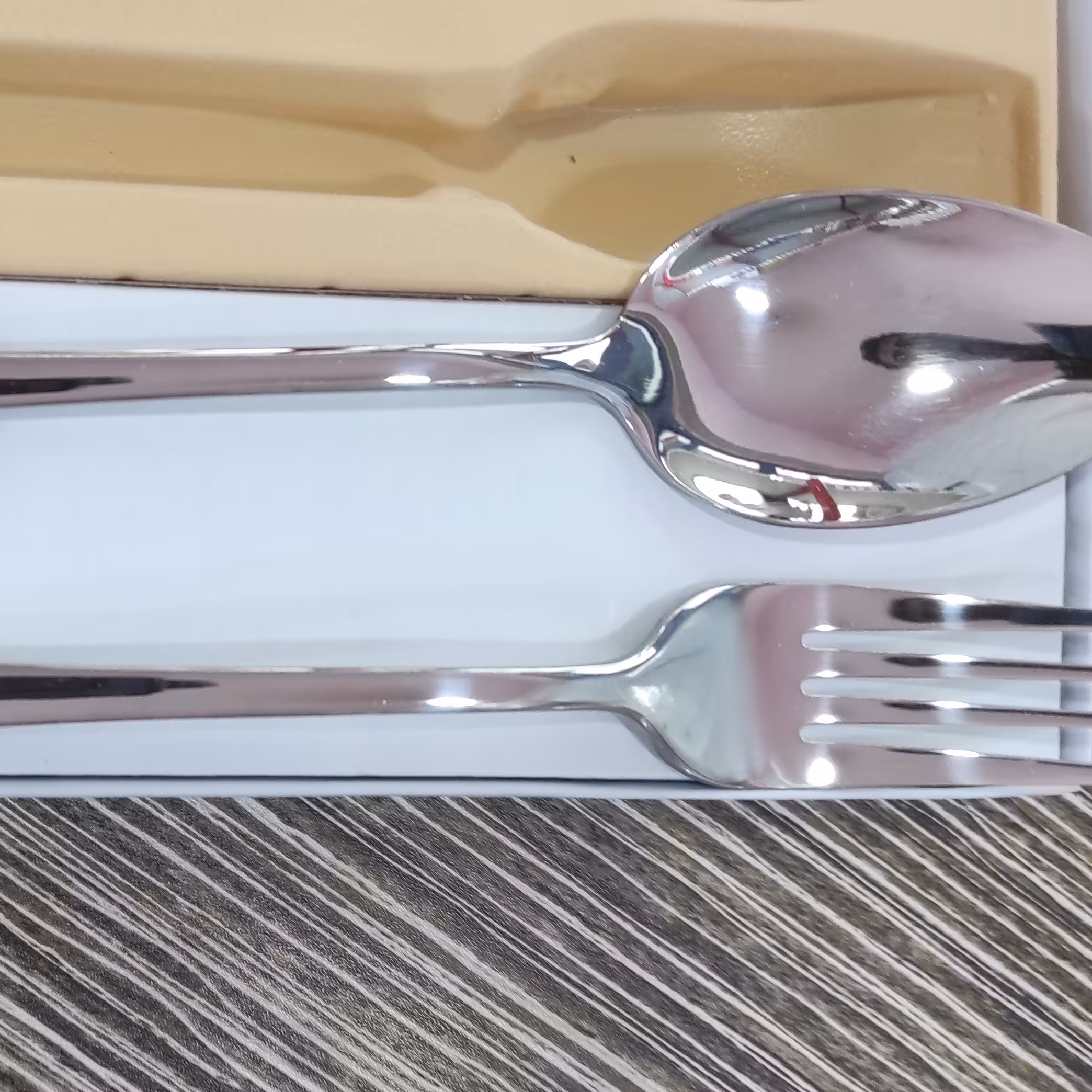 قاشق و چنگال یونیک اصل در طرحهای مختلف 