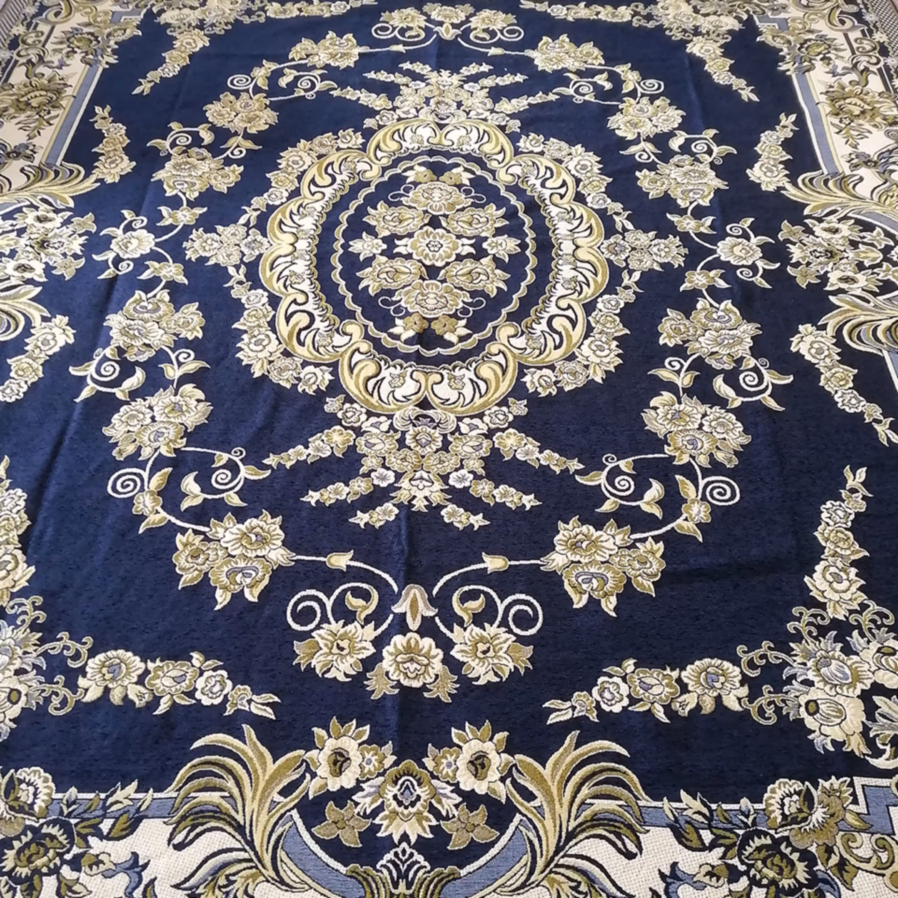 روفرشی 12 متری مخمل سنگین طرح گل های ترنج رنگ زیبای سورمه ای