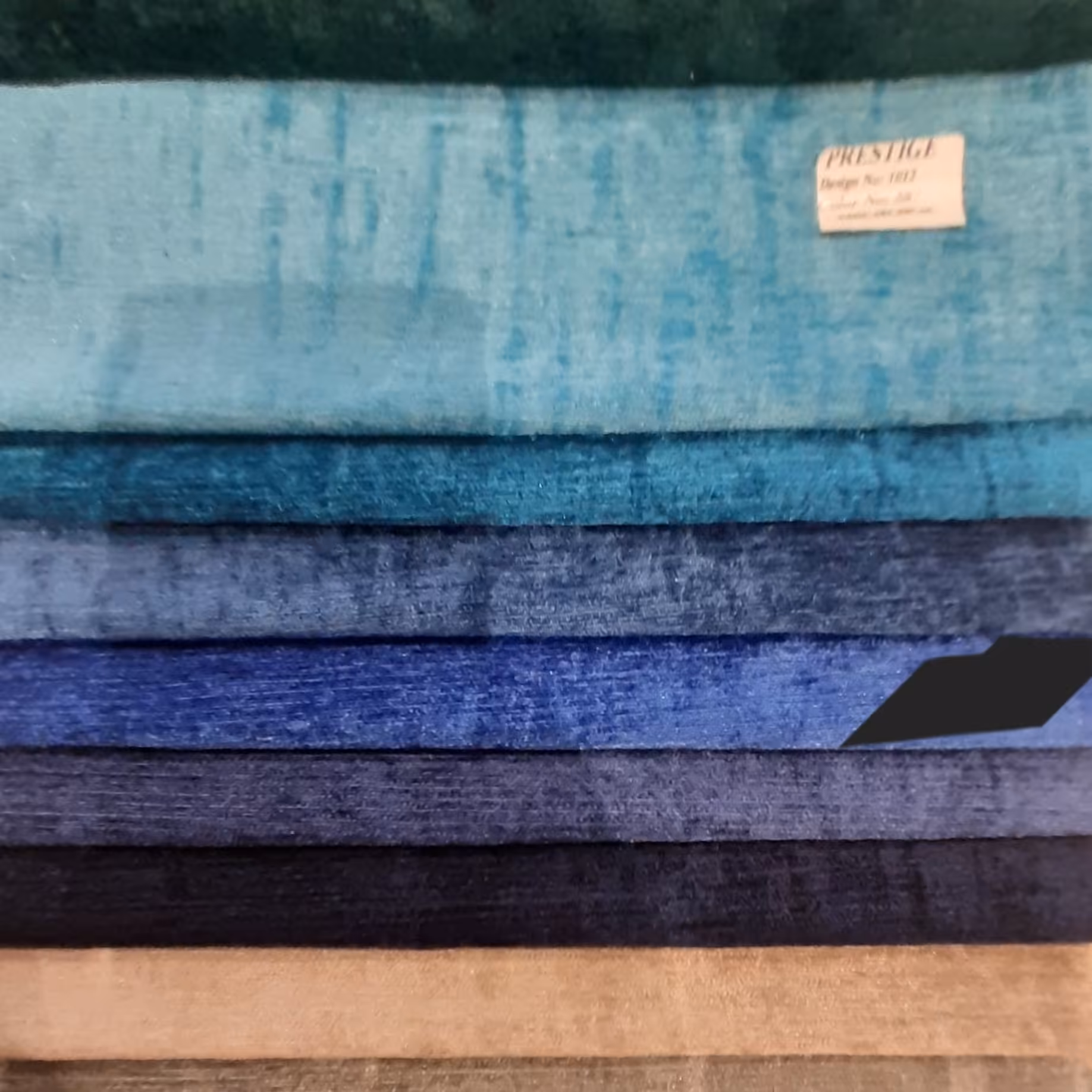 4تا پنل پرده مخمل شانل سورمه ای عرض 1.5 در ارتفاع 160  دوخت پانچ