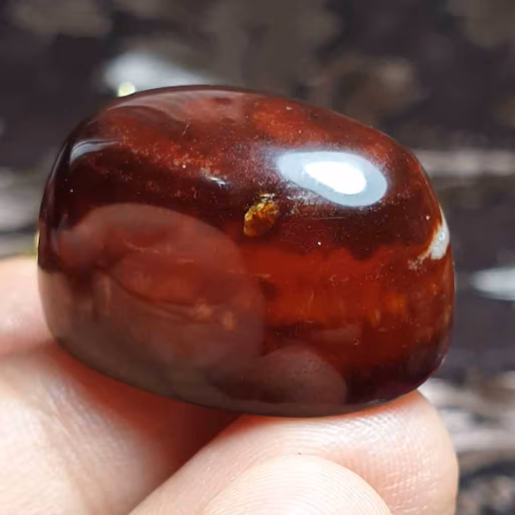  نگین درشت کلکسیونی فوق العاده زیبای عقیق سه پوست خراسانی اصل معدنی
کد  25949