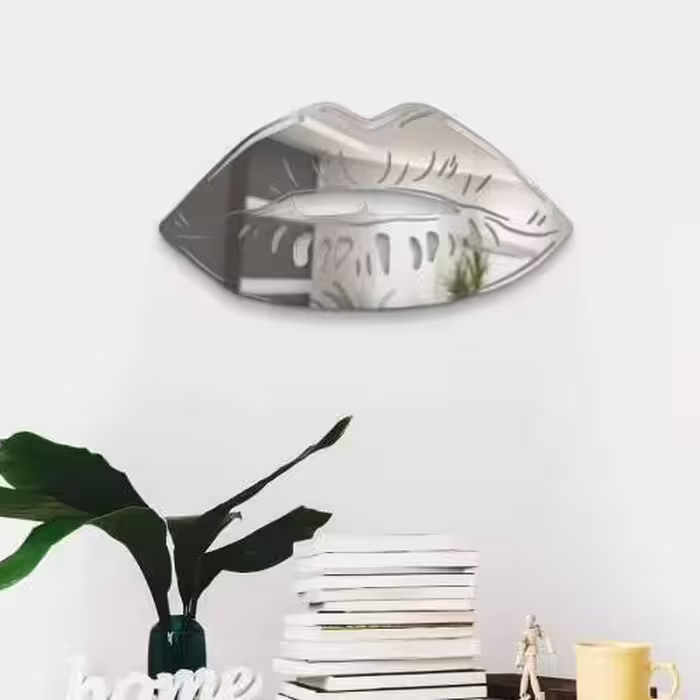 آینه مولتی استایل دکوراتیو طرح لب  در دو رنگ طلایی و نقره ای
