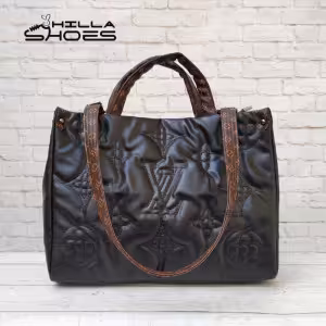 کیف زنانه چرم گلدوزی طرح دار سایز بزرگ