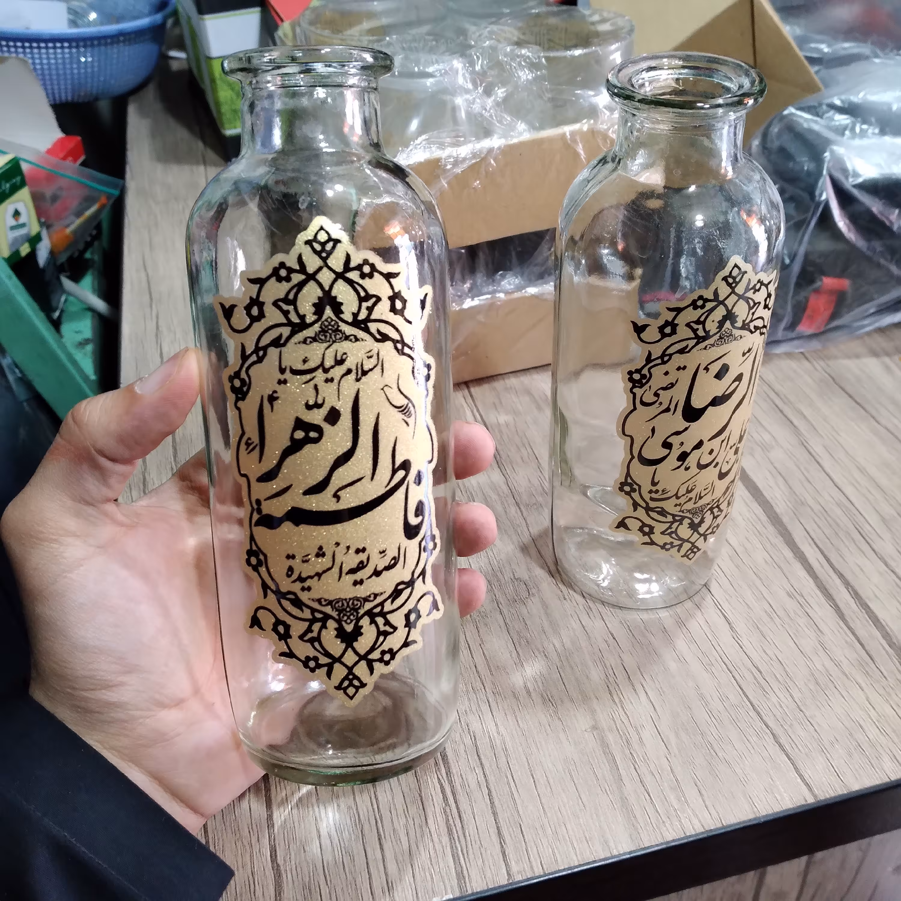 گلدان مذهبی  شفاف با نوشته های رنگ ثابت بسیار زیبا و خاص