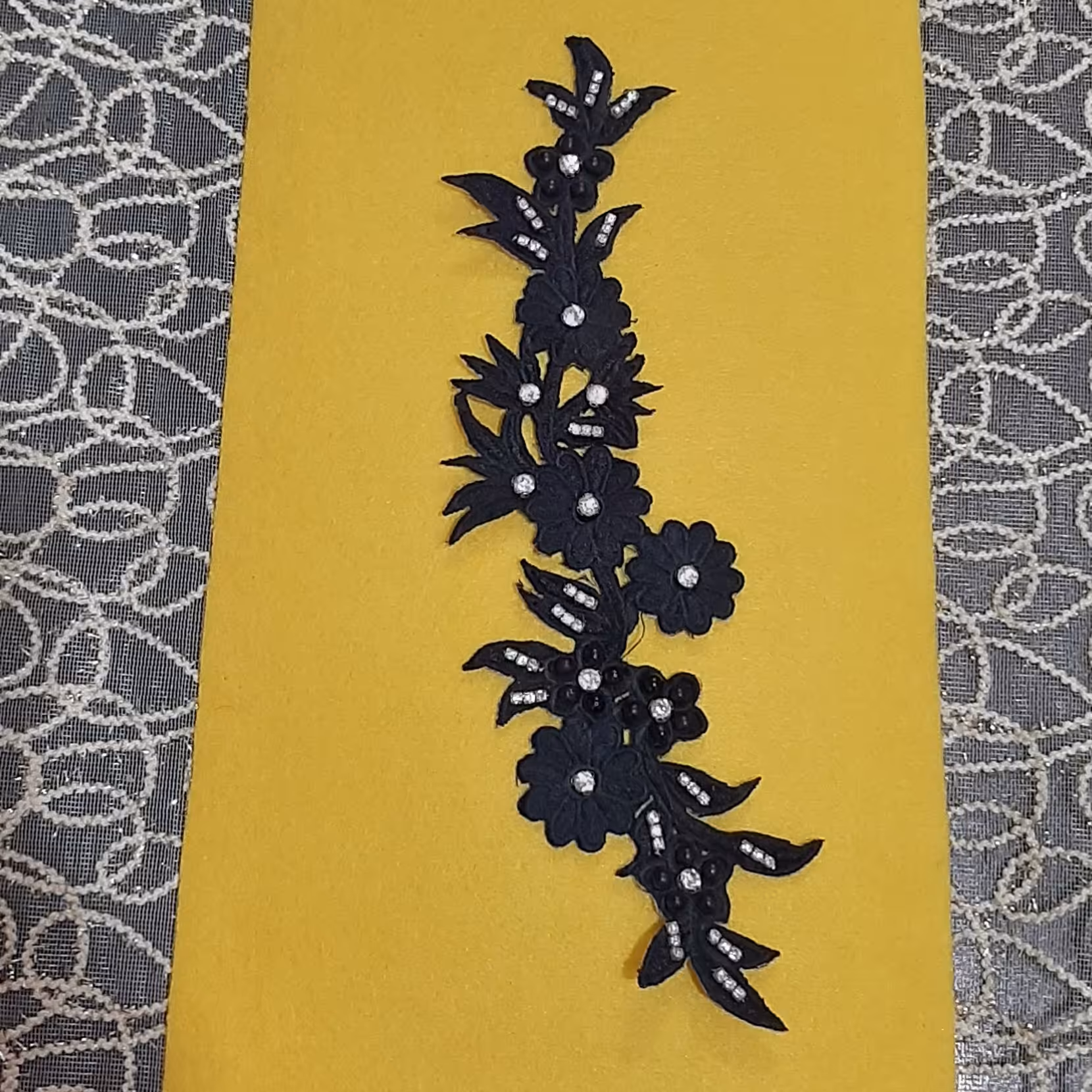 پنل لباس مجلسی. مشکی طرح گل و برگ . وارداتی . نگین و مروارید دوز 