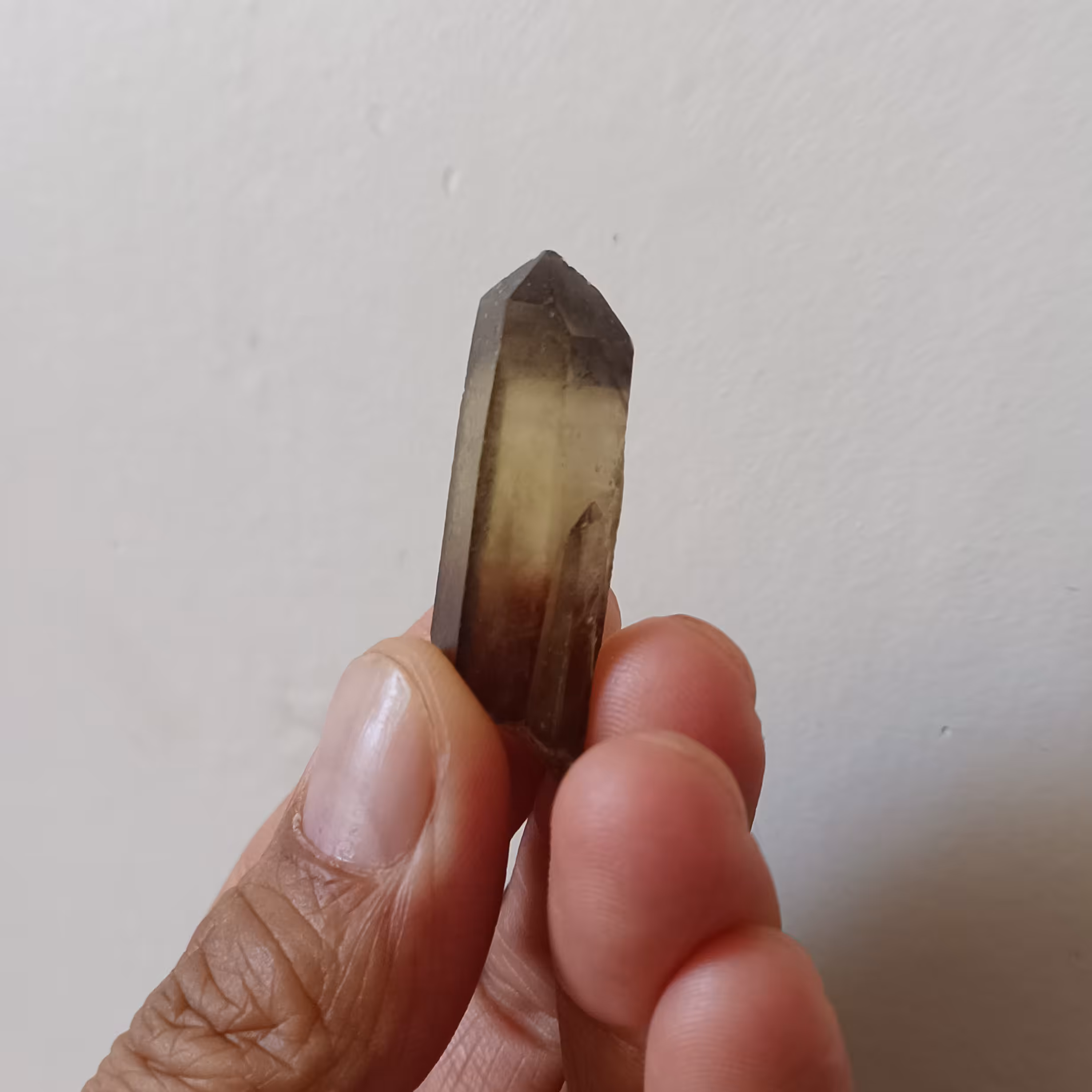 سنگ کوارتز دودی و اسموکی اصل و معدنی راف مخصوص تراش برای نگین انگشتر مردانه و زنانه و گردنبند و کلکسیونی و سنگ ماه تولد 