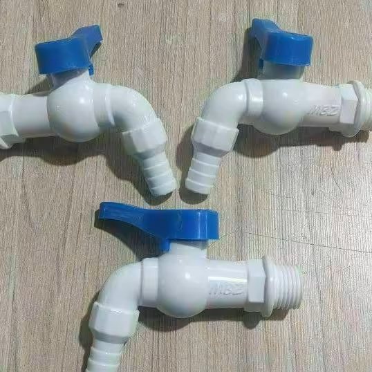 شیر آب پلاستیکی