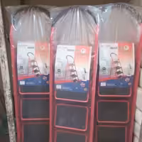نردبان خانگی  فلزی تاشو . 4 پله  --کرایه بار به عهده مشتری  ( ارسال با  باربری بین شهری و پس کرایه می باشد ) می باشد . 