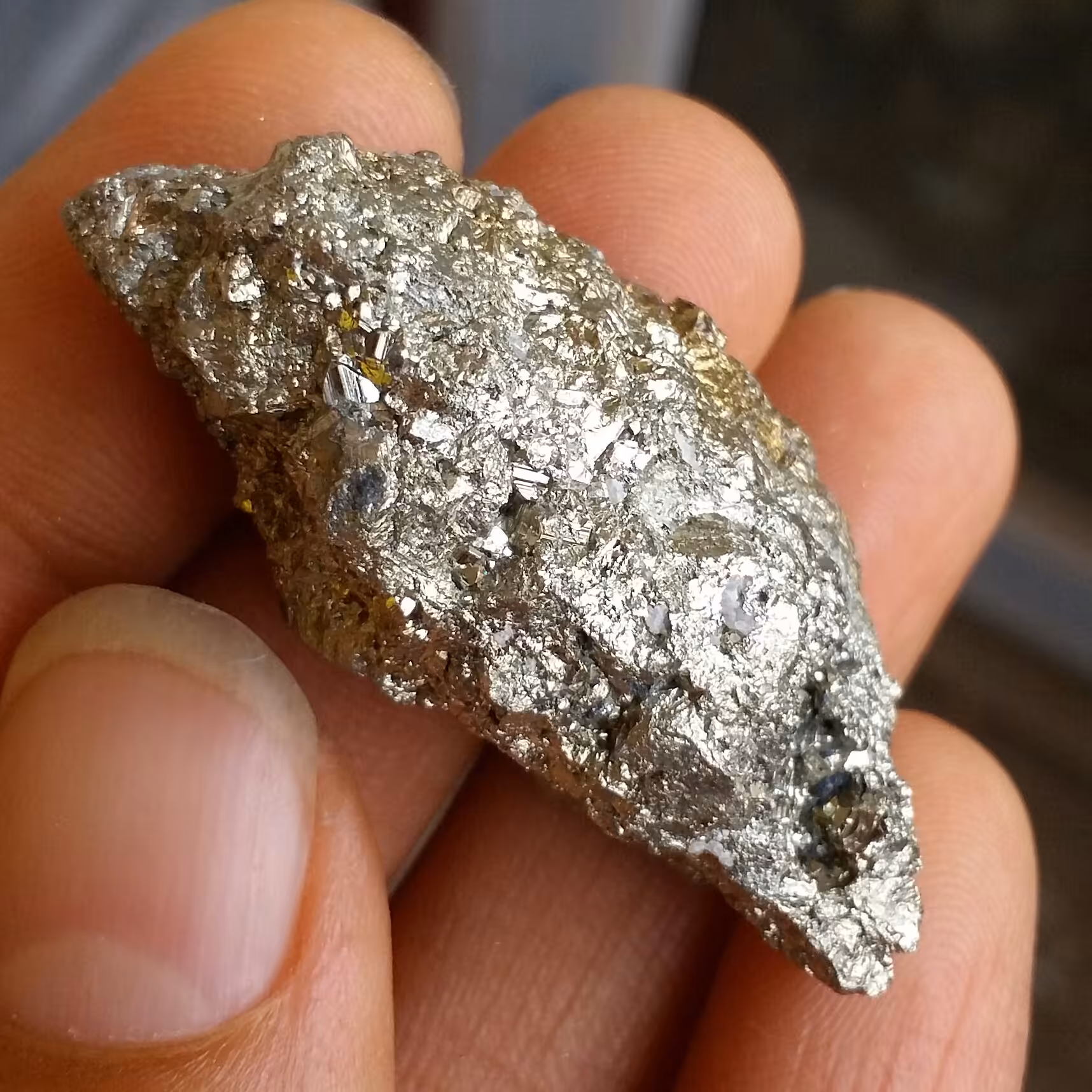 سنگ راف پیریت طلایی ملقب به سنگ طلا روی بستر 100 در 100 طبیعی شاهکار خلقت
بی نظیر
کد 10488