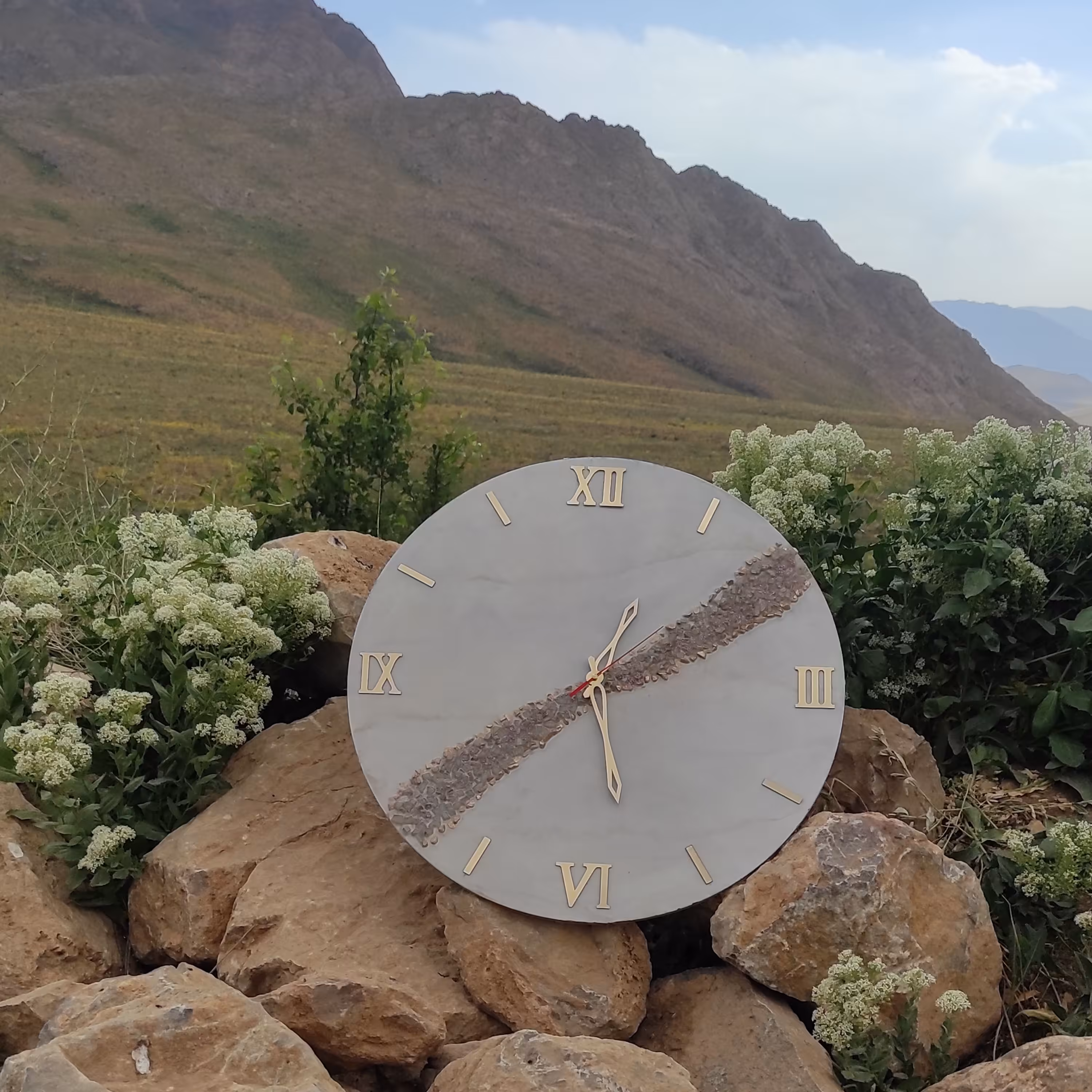 ساعت دیواری رزینی ساخته شده با عشق