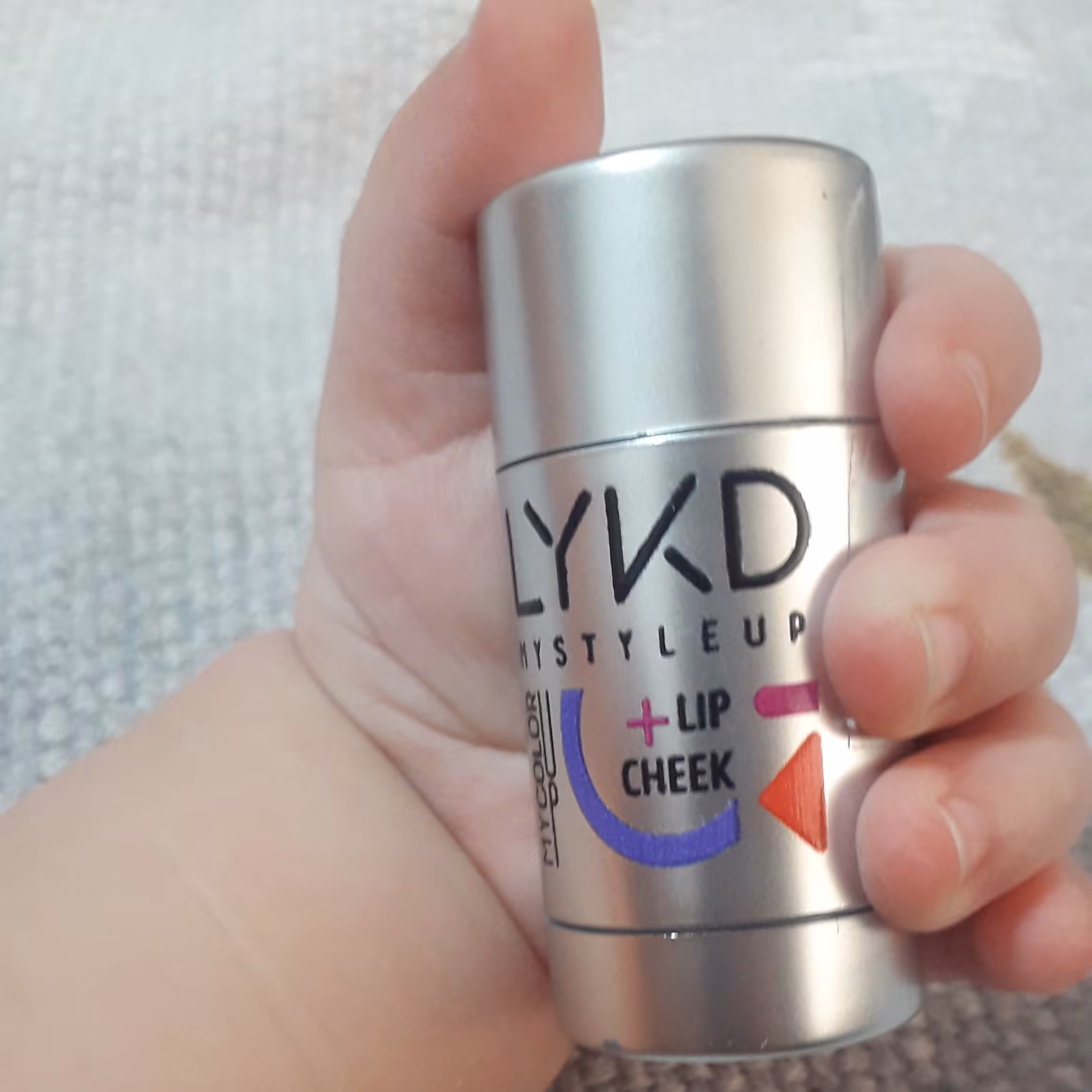 رژ لب و گونه ی استیکی لایکد  ت