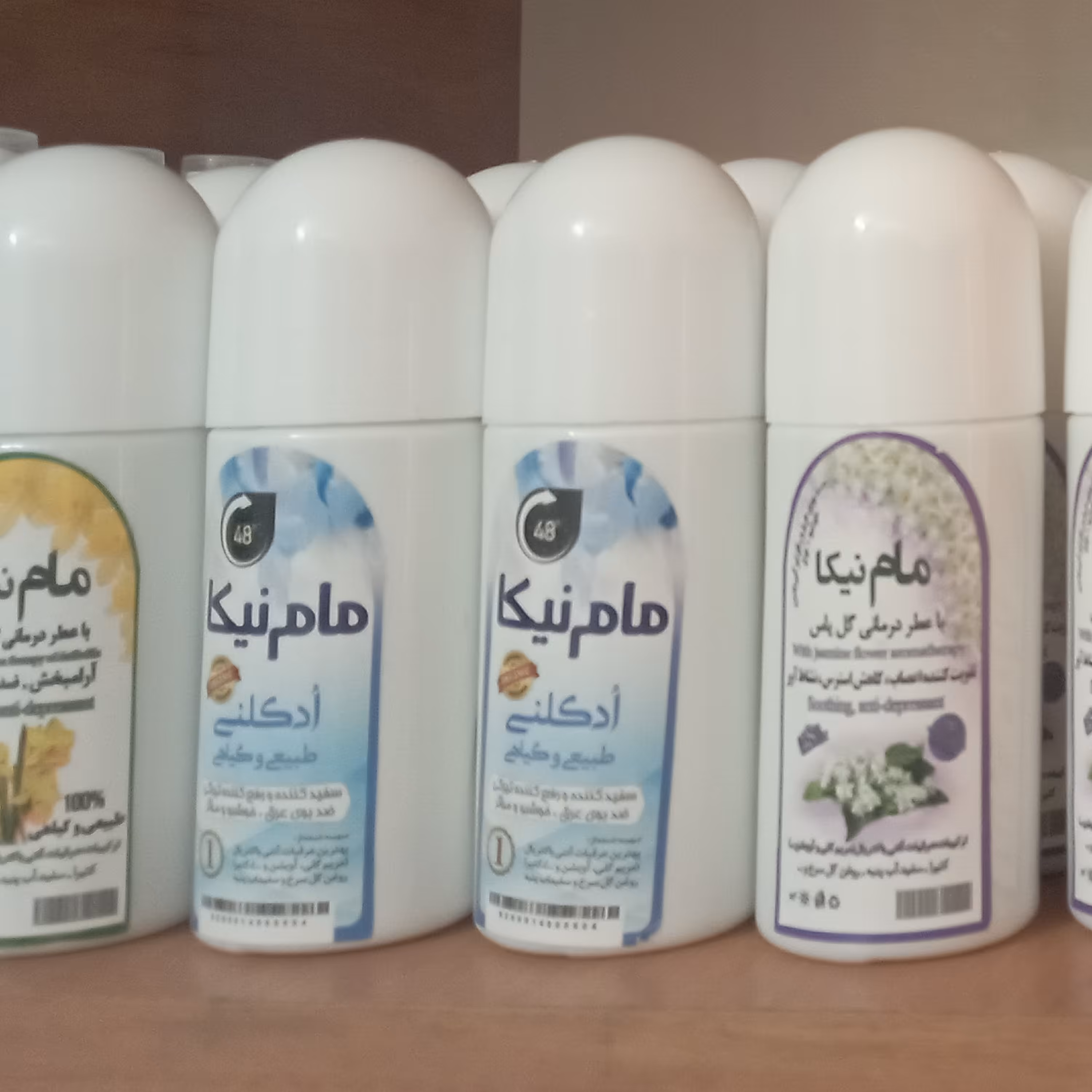 مام رولی نیکا در سه رایحه یاس و نرگس و طبیعت بهار  حاوی عطرهای درمانی با ژل دهندگی کتیرا و...