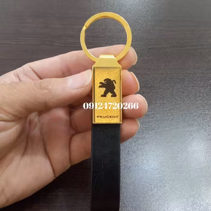 جاسویچی طرح پژو روکش طلا 24عیار با جعبه و شناسنامه امکان طرح سفارشی انواع برند خودرو و ماه تولد و اسم