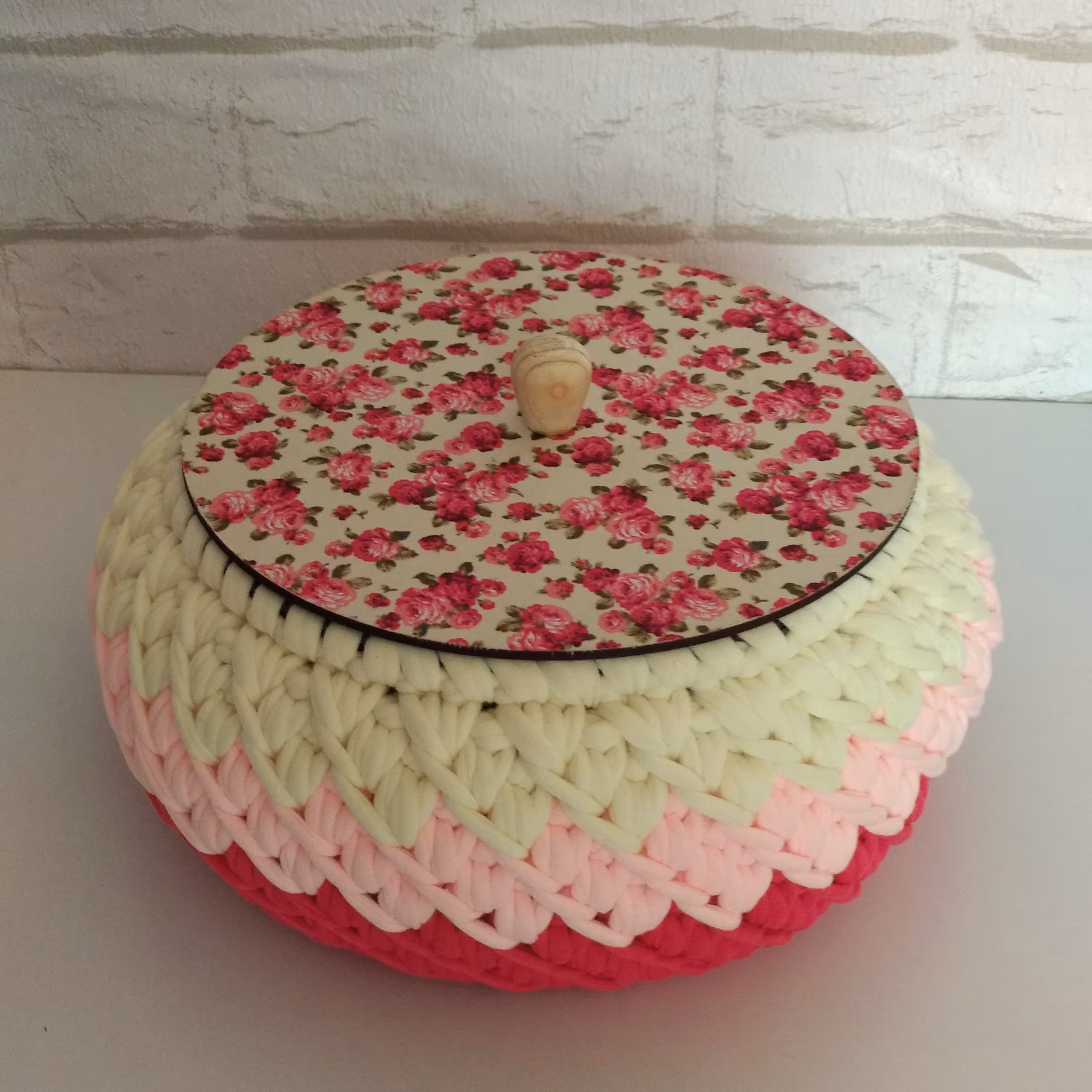 سبد تریکو سایز 25 سانت قابل شستشو و مناسب برای هدیه و یا وسایل خانم ها یا دختران زیباتون 