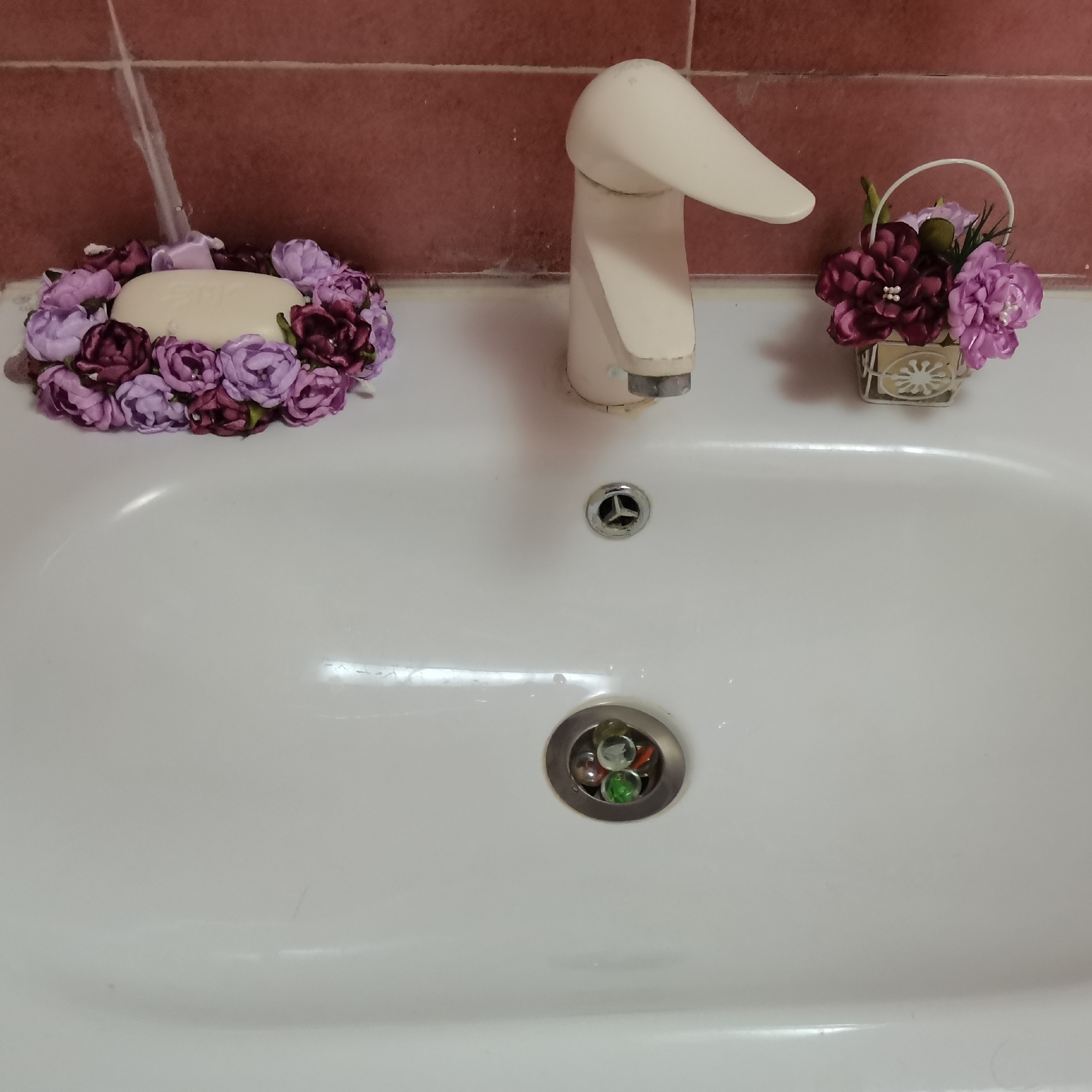 تزئنی سرویس بهداشتی 