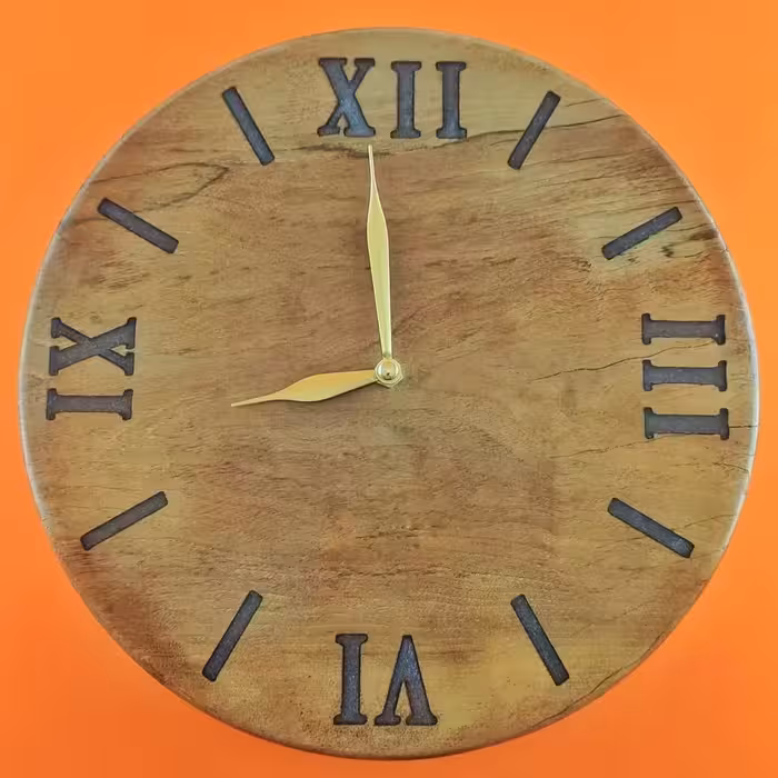 ساعت تمام چوب گردو اعداد یونانی، ریختگری رزین با رنگ شب 
قطر 30cm  
قابل سفارش در ابعاد و رنگ دلخواه 