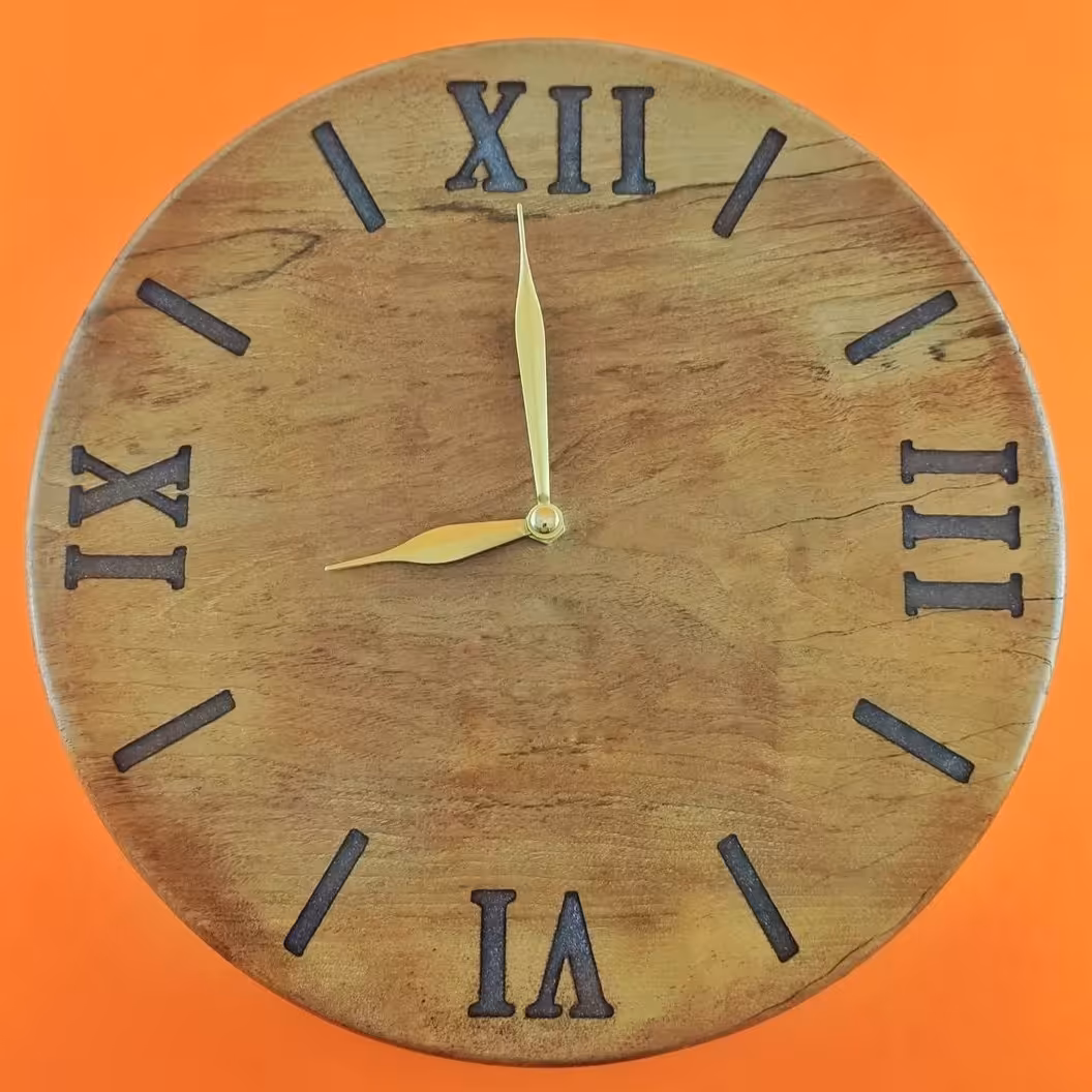 ساعت تمام چوب گردو اعداد یونانی، ریختگری رزین با رنگ شب 
قطر 30cm  
قابل سفارش در ابعاد و رنگ دلخواه 