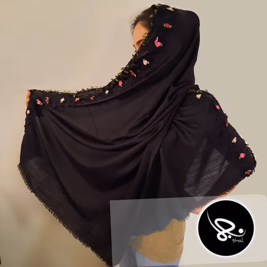شال مشکی لنین روبان و گیپور دوزی شده