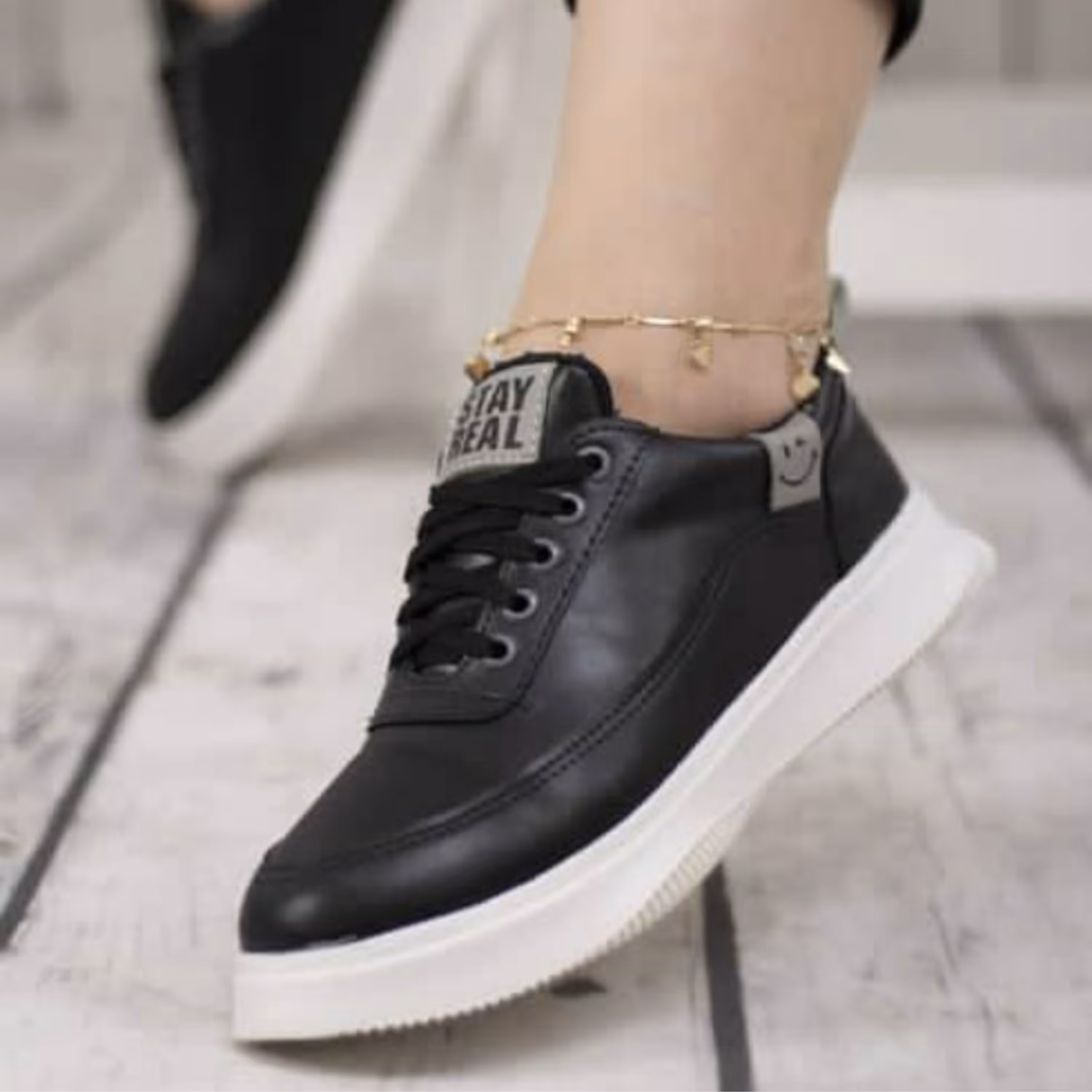 کفش کتونی مدل لبخند