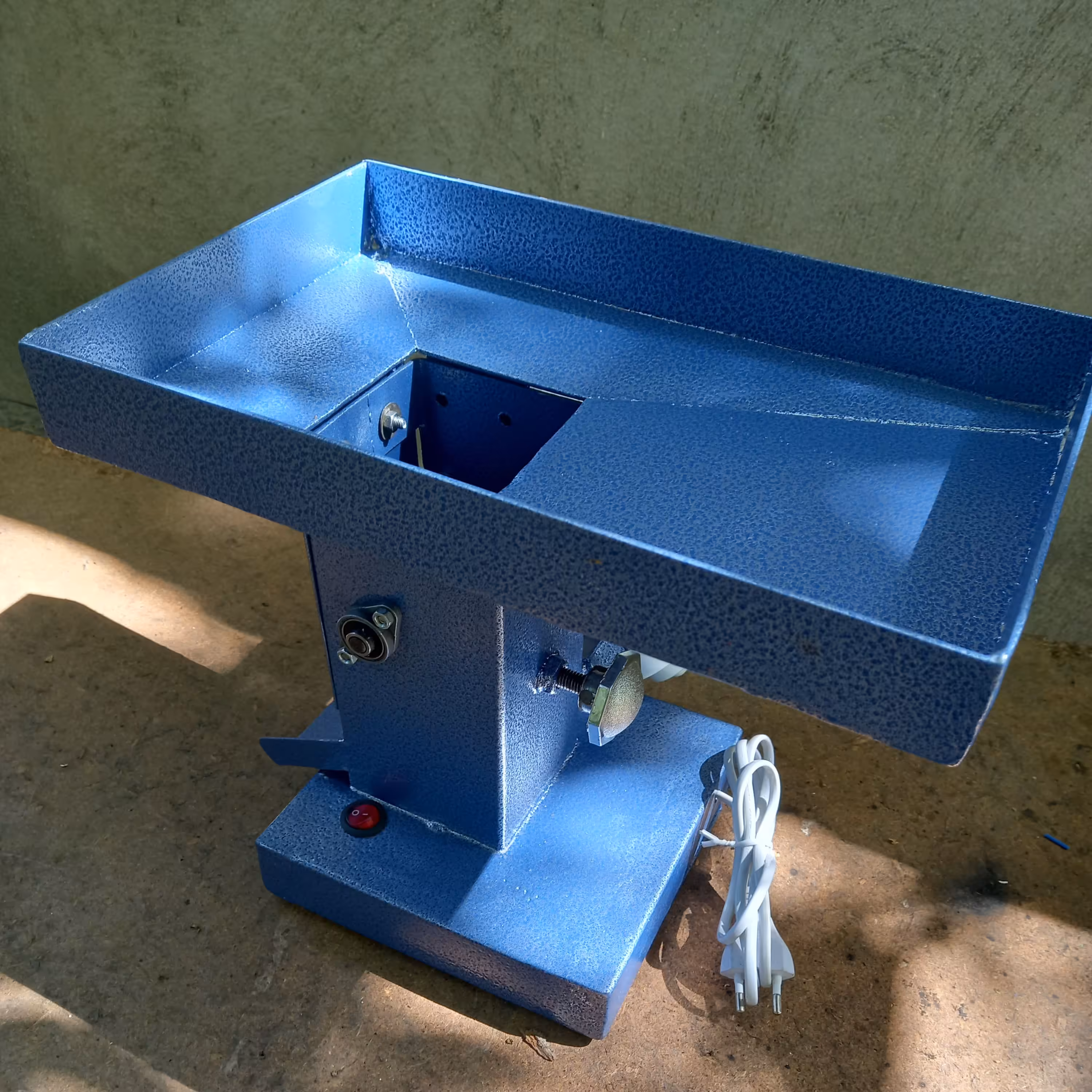 گردوشکن خانگی.سبک.بی صدا .خوش رنگ.مقرون به صرفه  کم حجم20 در30 سانتیمتر برقی و کم مصرف