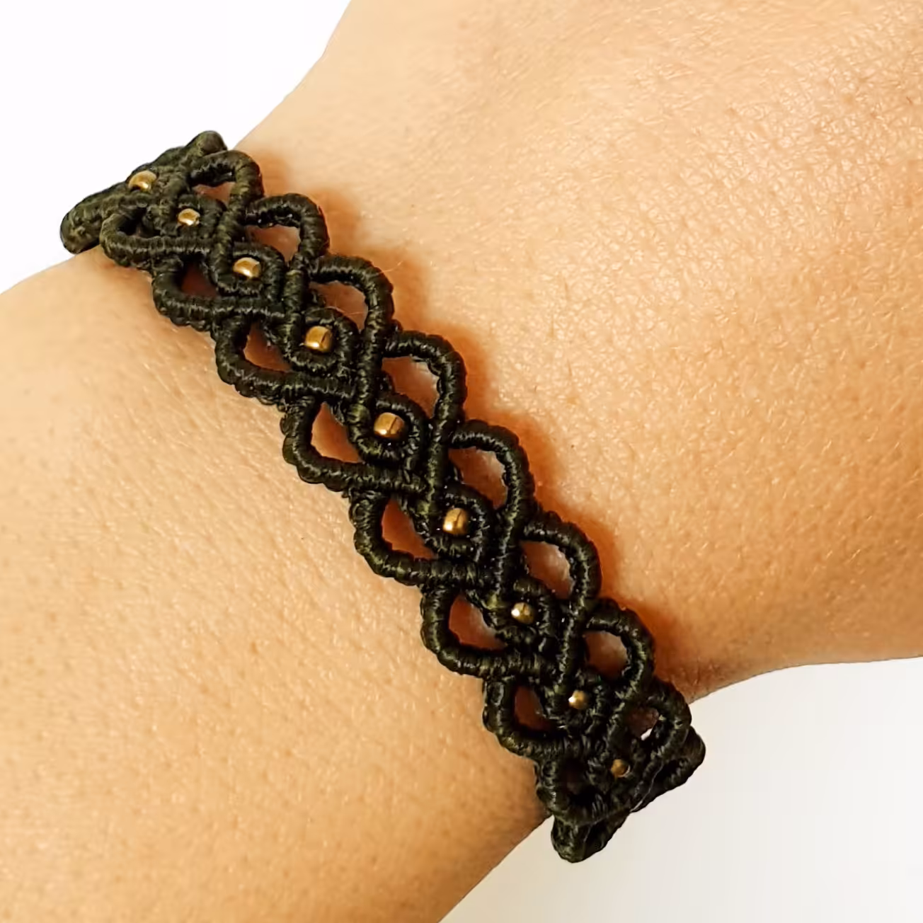 دستبنددخترانه وزنانه بافت میکرومکرومه،مدل قلب ،رنگ سبز،انتهای کارگره کشویی قابل تنظیم