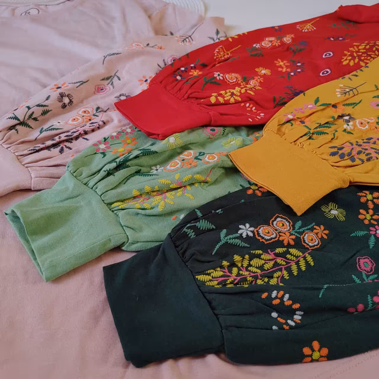 بلوز زنانه آستین گلدار یاسمن | جنس پنبه لاکرا فری سایز در 5 رنگ ( کد 1217 )