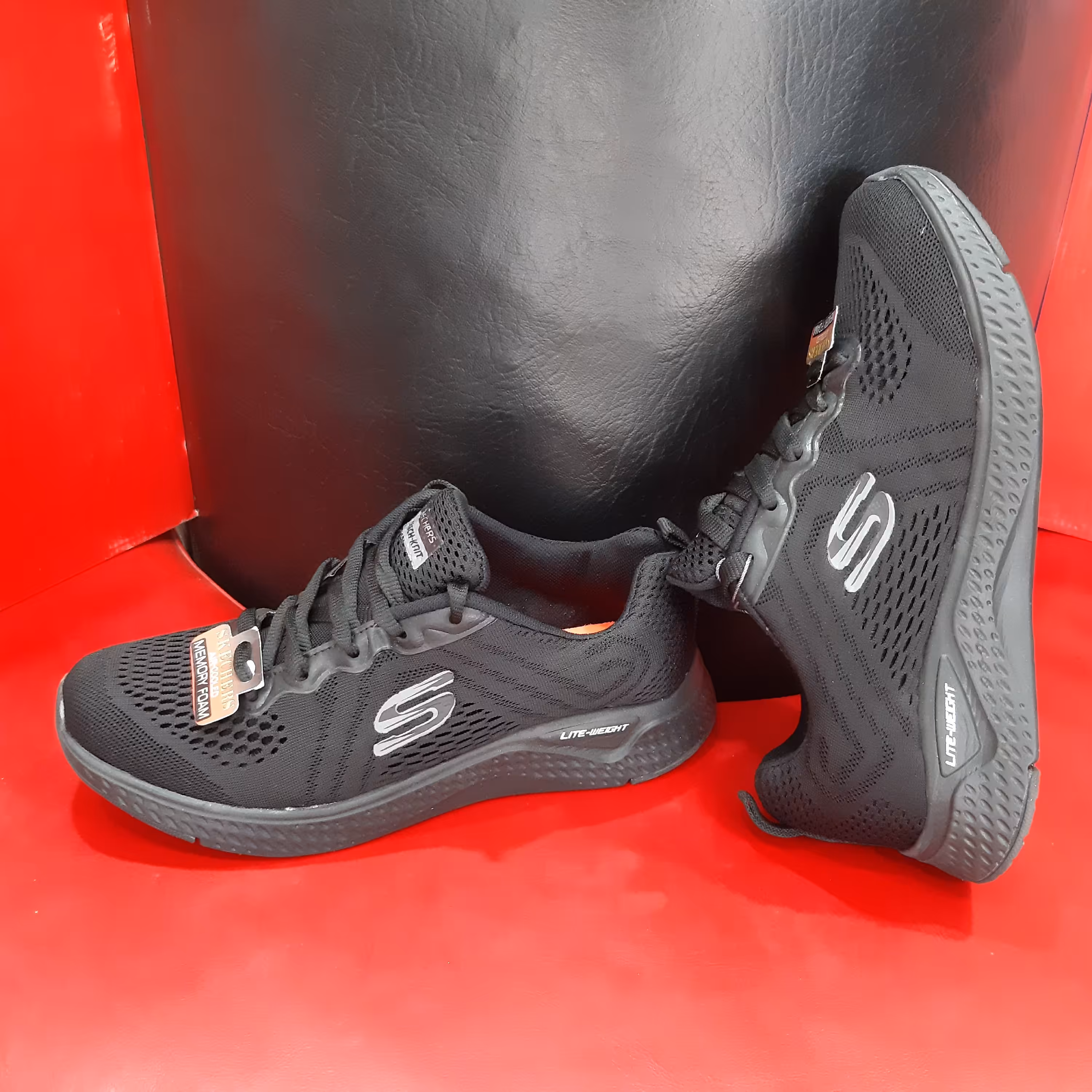 حراج کفش ورزشی اسکیچرز  با ارسال رایگان