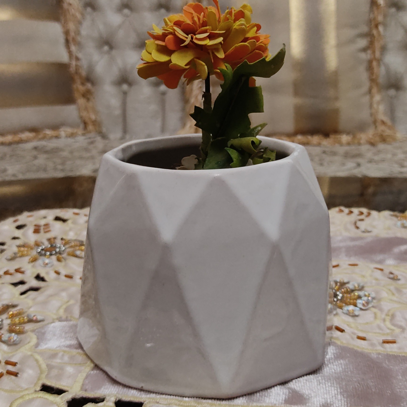 گلدان سرامیکی هرمی