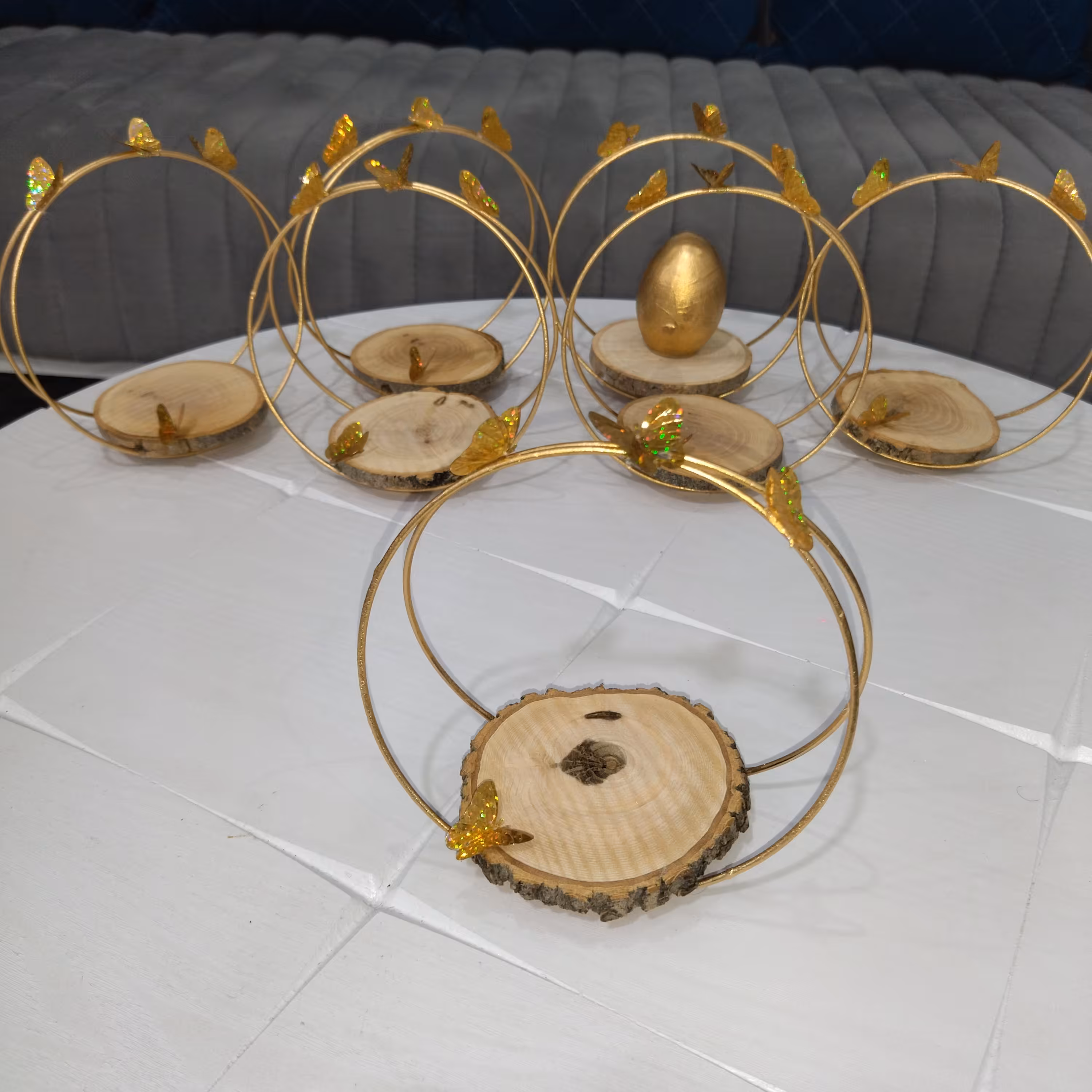 هفت سین طلایی فلزی چوبی پروانه ای با تخم مرغ سفالی طلایی