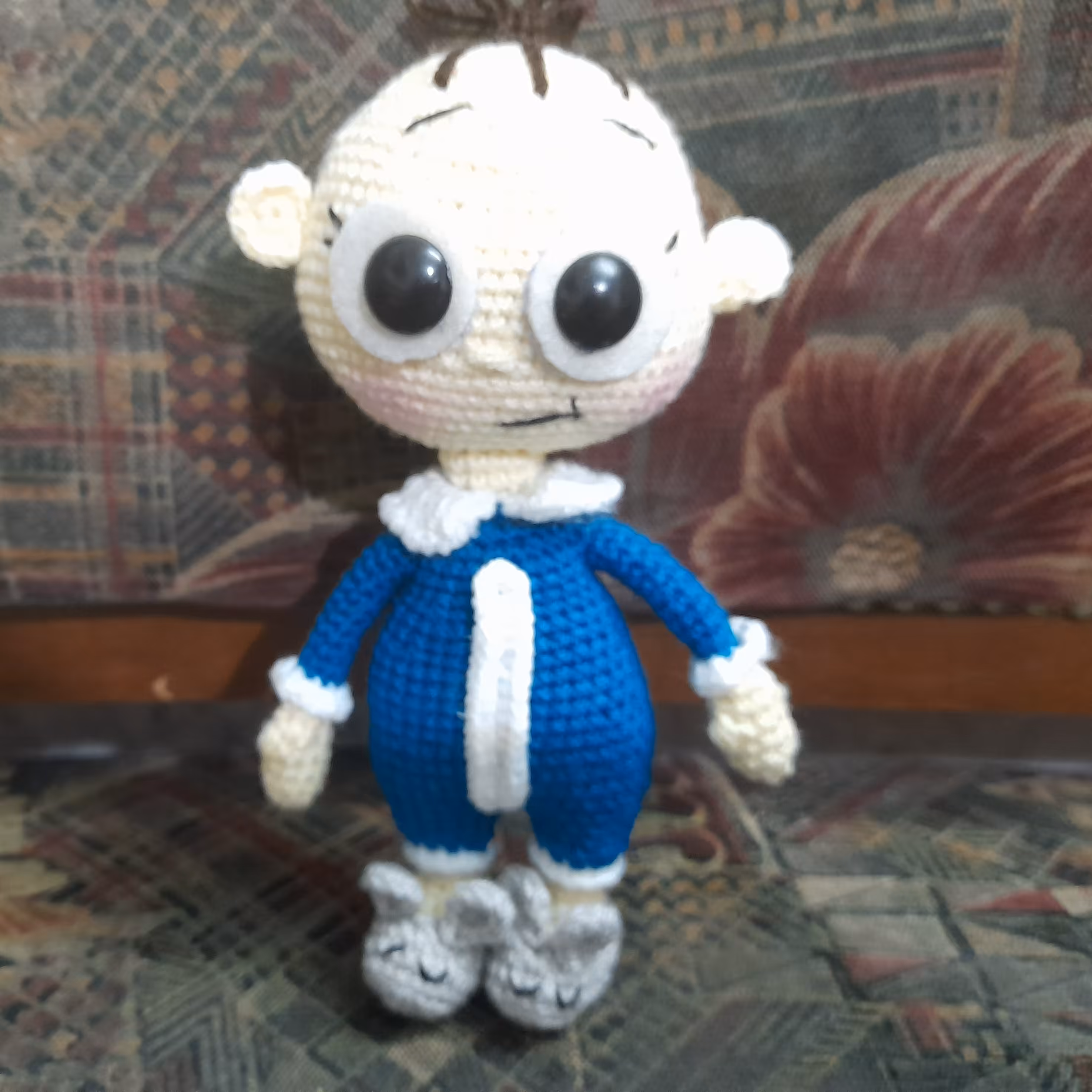 عروسک دستبافت