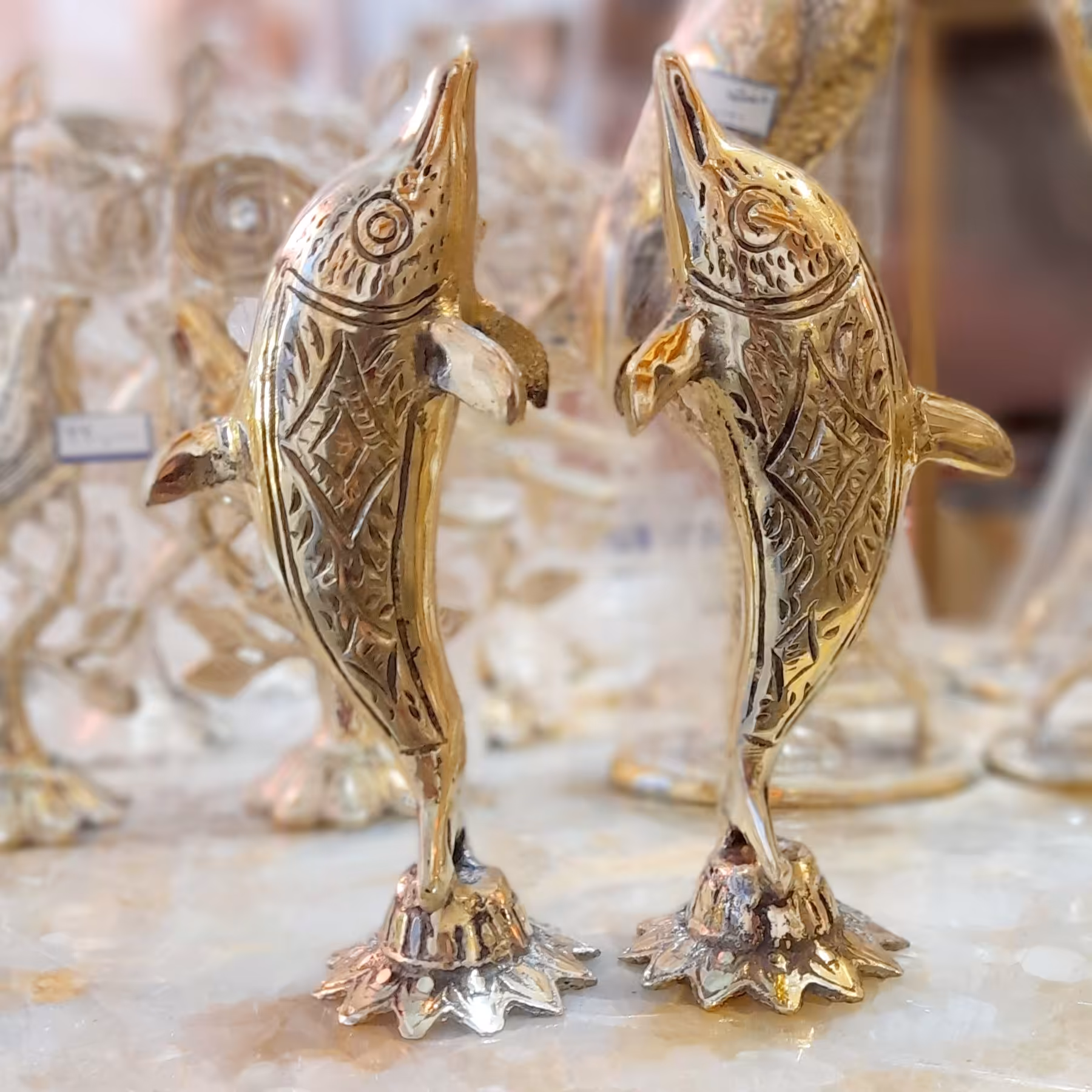 دلفین کوچک ایستاده برنز جفتی