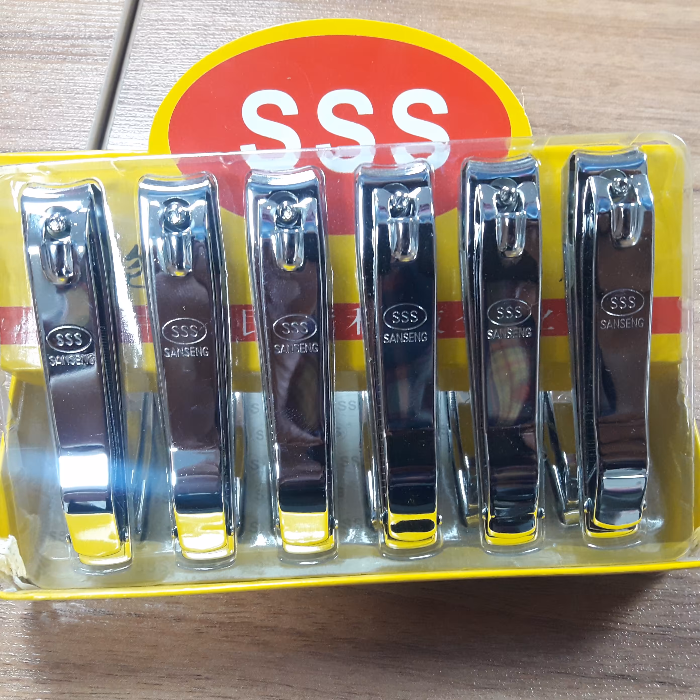 ناخن گیر تمام استیل برندSSSوارداتی باکیفیت بسیارعالی فروش دربسته بندی 12عددی