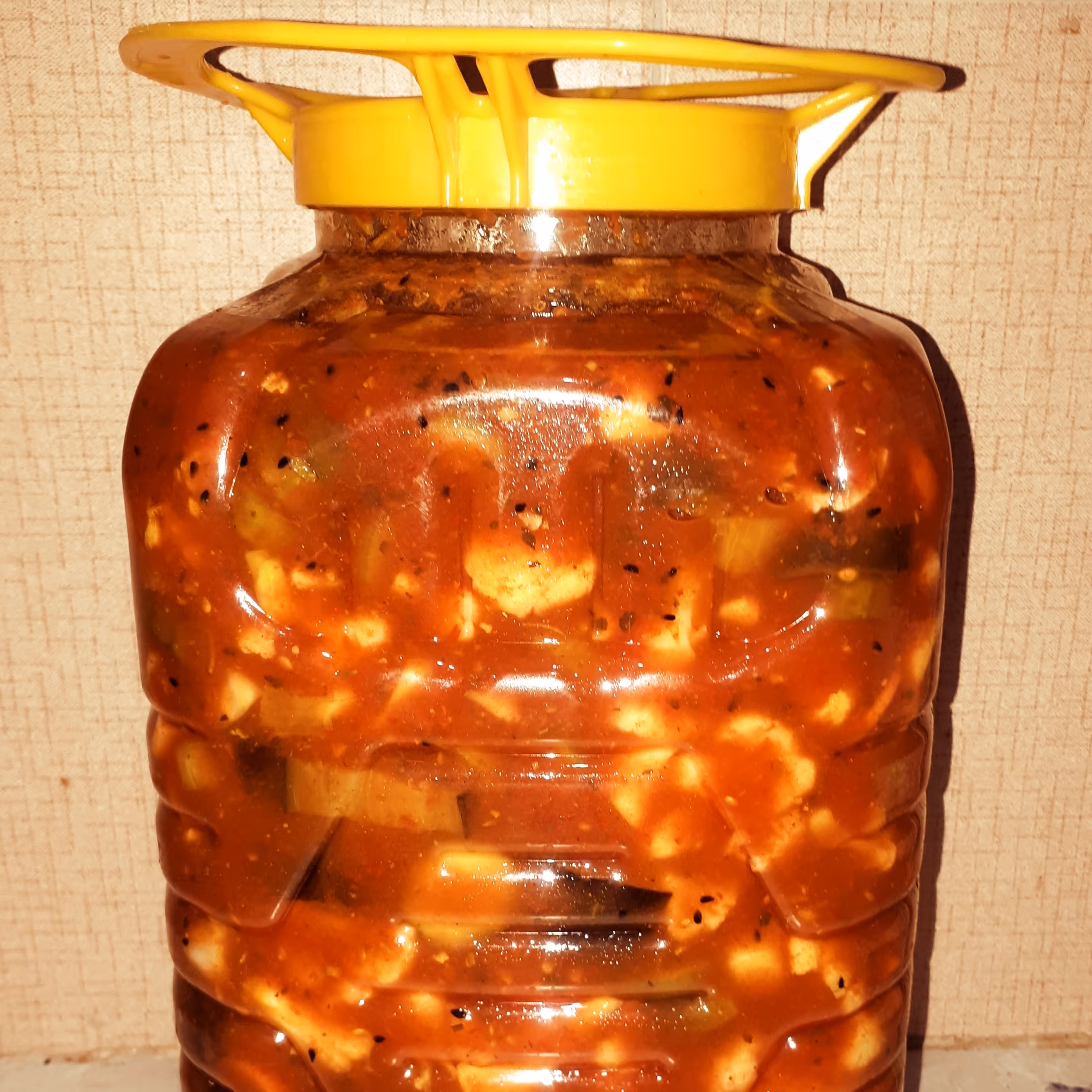 ترشی گوجه یا سالاد فصل در بسته بندی 10 کیلویی