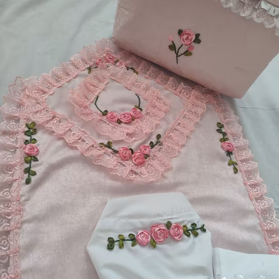 ست جشن عبادت چادر سجاده وکیف دستی روباندوزی شده بسیار زیبا 