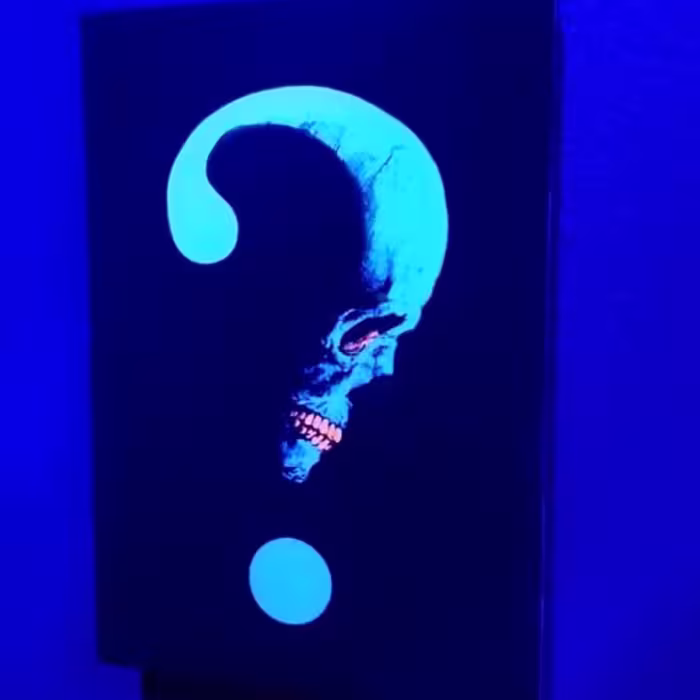 تابلو بلک لایت با طرح علامت سوال سایز 15 در 20 سانتی متر Blacklight