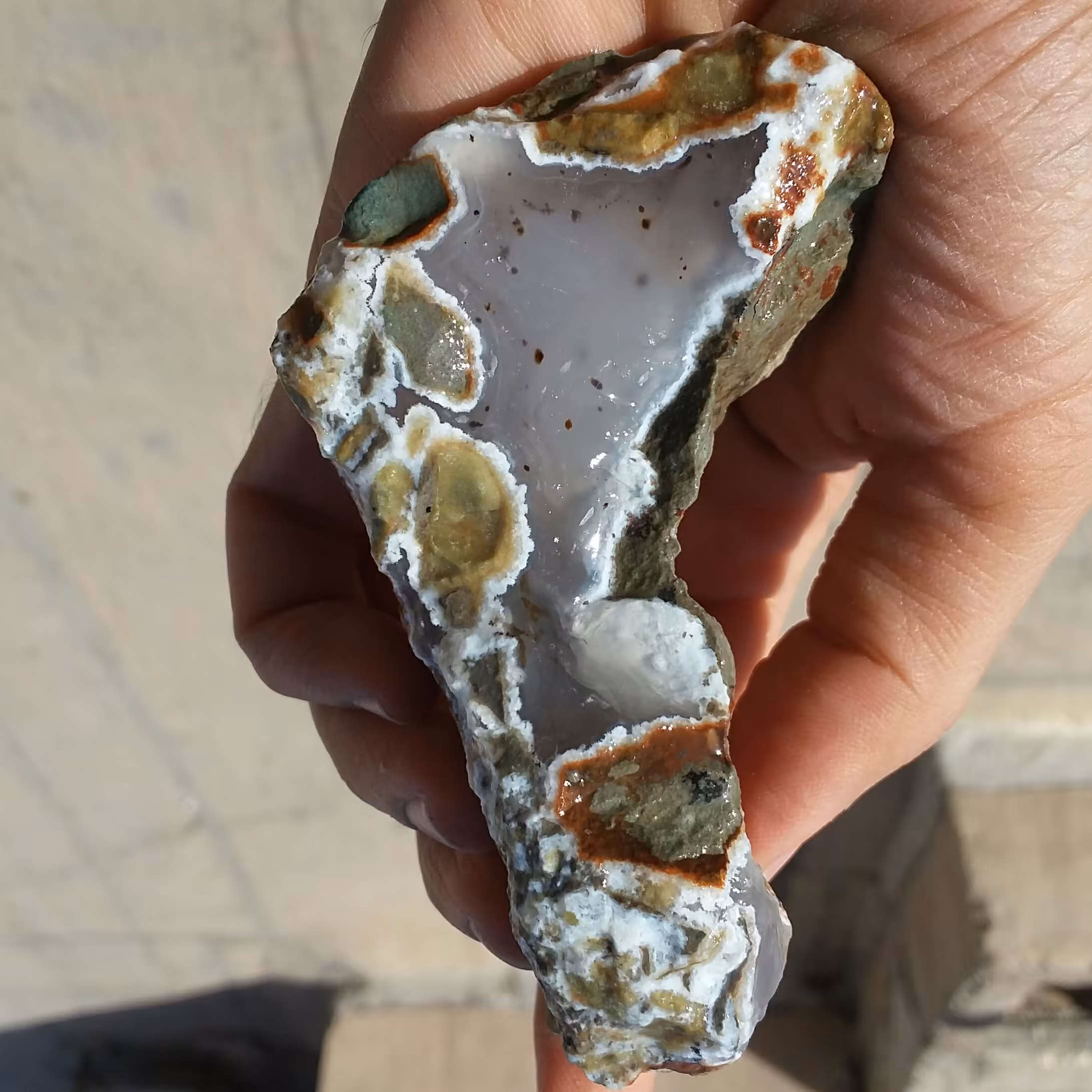 سنگ راف عقیق سلیمانی دودی شجر قاصدک دار محشر
100 در صد طبیعی
بینظیر خاص شاهکار خلقت 