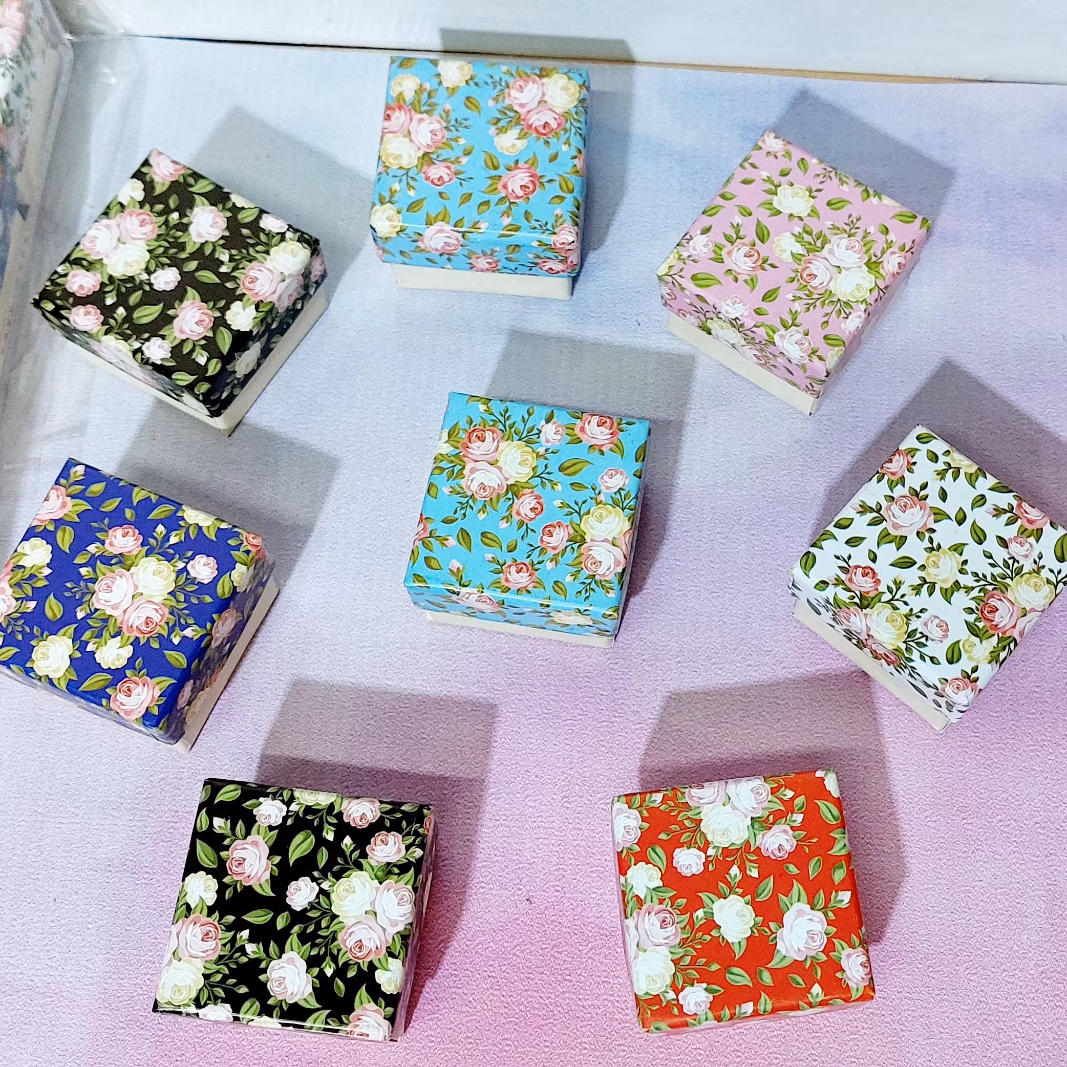 جعبه طلا و جواهر  انگشتر 24 عددی هارد باکس مقوایی طرح گل گلی کهن تهران