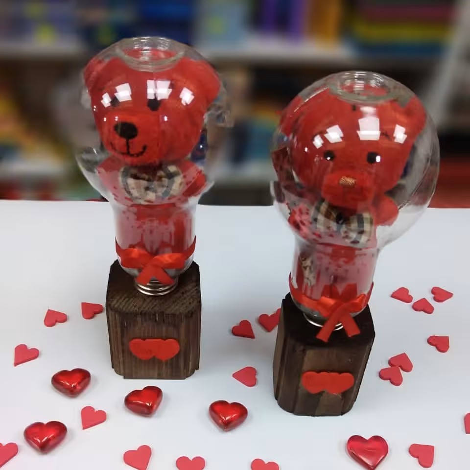 تندیس خرس پایه چوبی طرح لامپ ولنتاینی