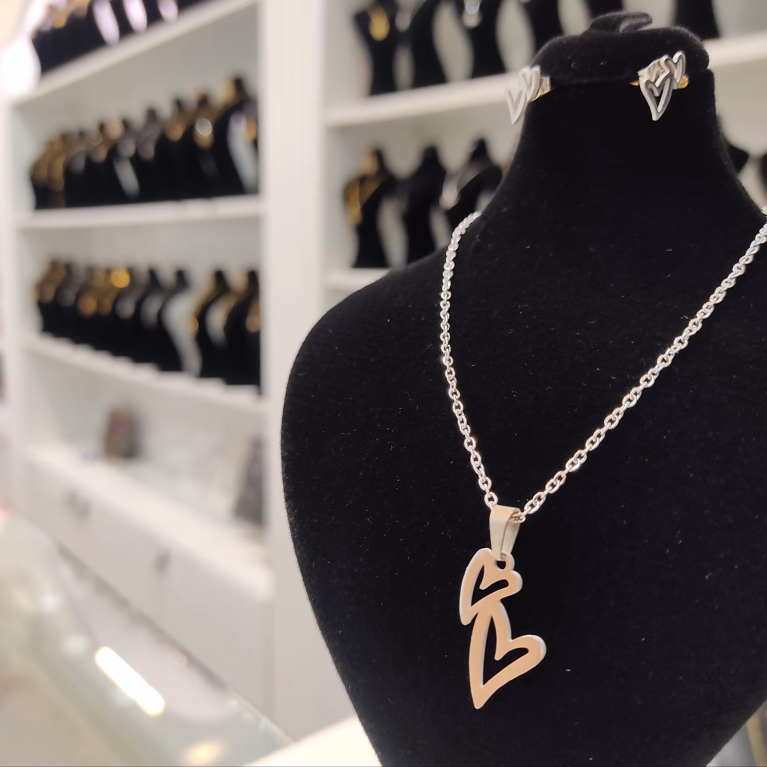 نیمست قلب نقره ای استیل رنگ ثابت ضمانتی همراه زنجیر استیل