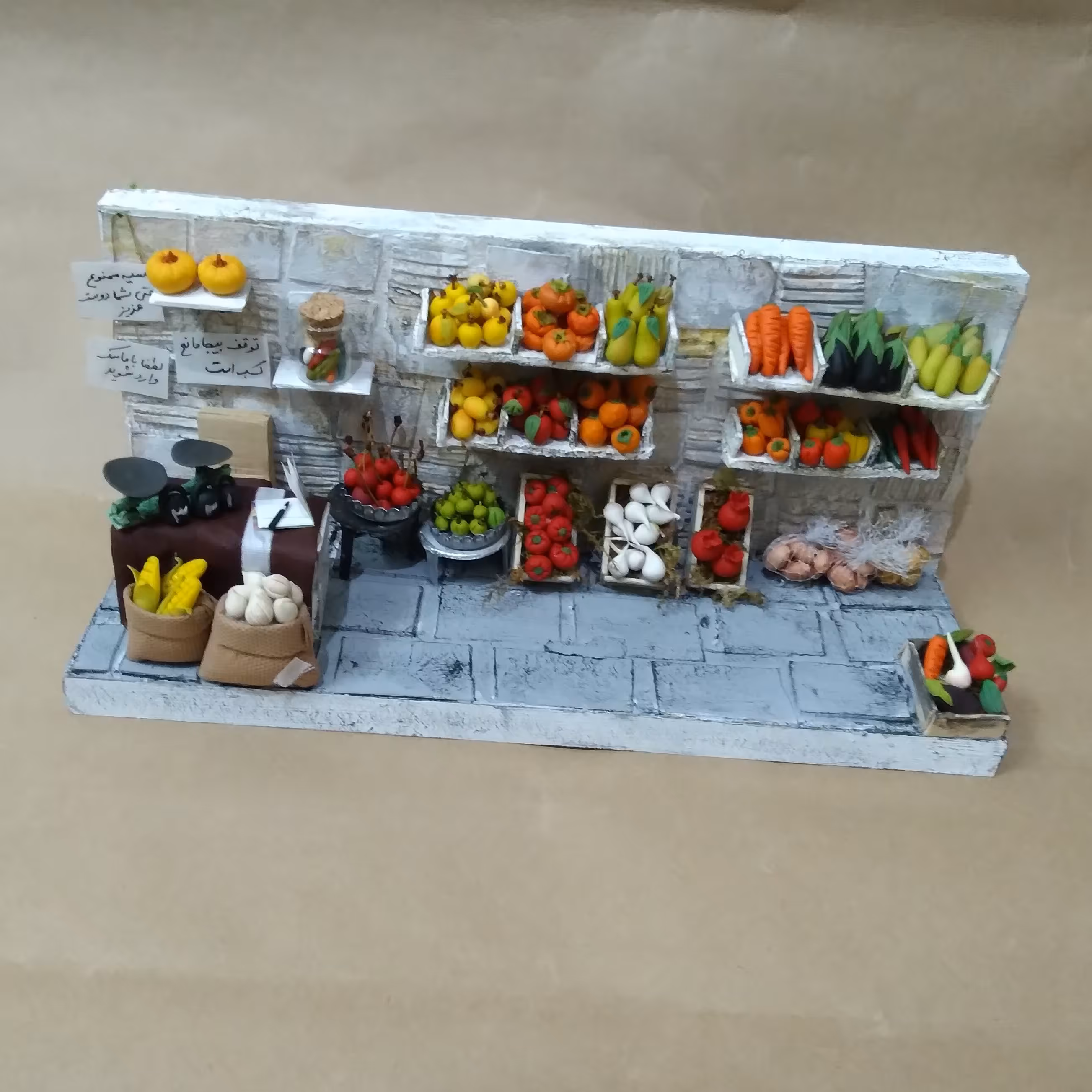 دست سازهای کوچک مغازه ی میوه فروشی مینیاتوری محصولی از ستاره چوبی