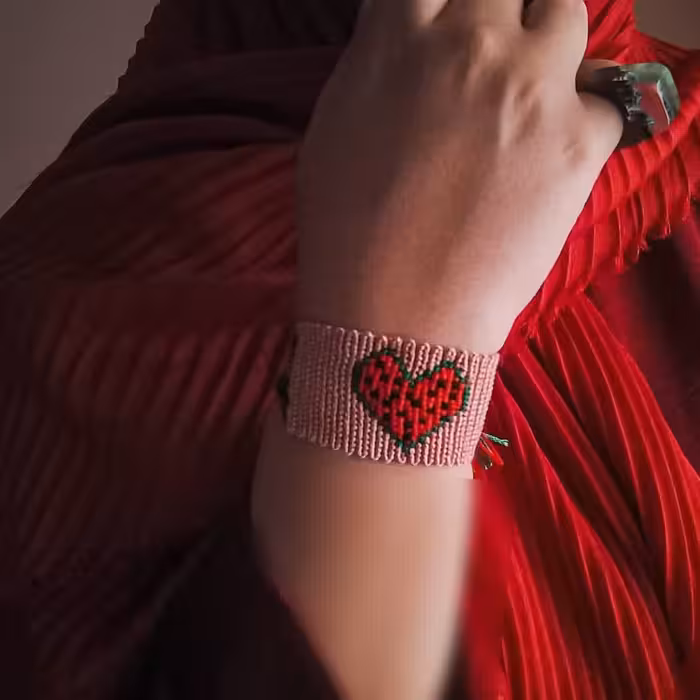 دستبند دوستی بافت طرح هندوانه قلبی ویژه یلدا