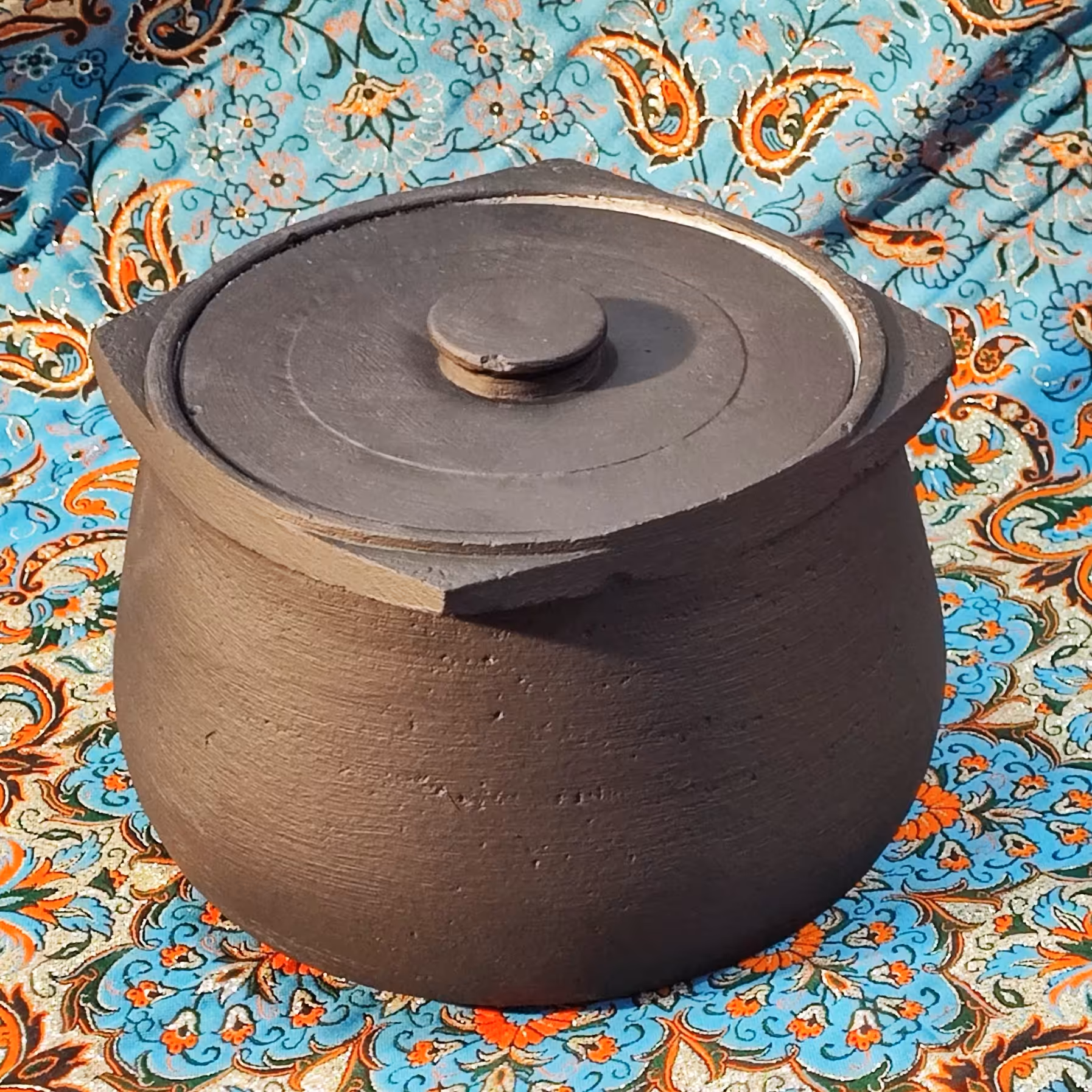دیگ سنگی رنگ مشکی با قابلیت شستشو و پخت و پز 